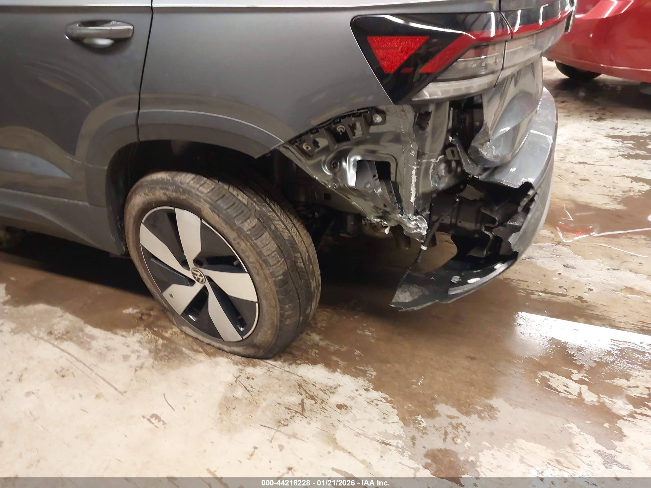 VOLKSWAGEN TAOS image 6