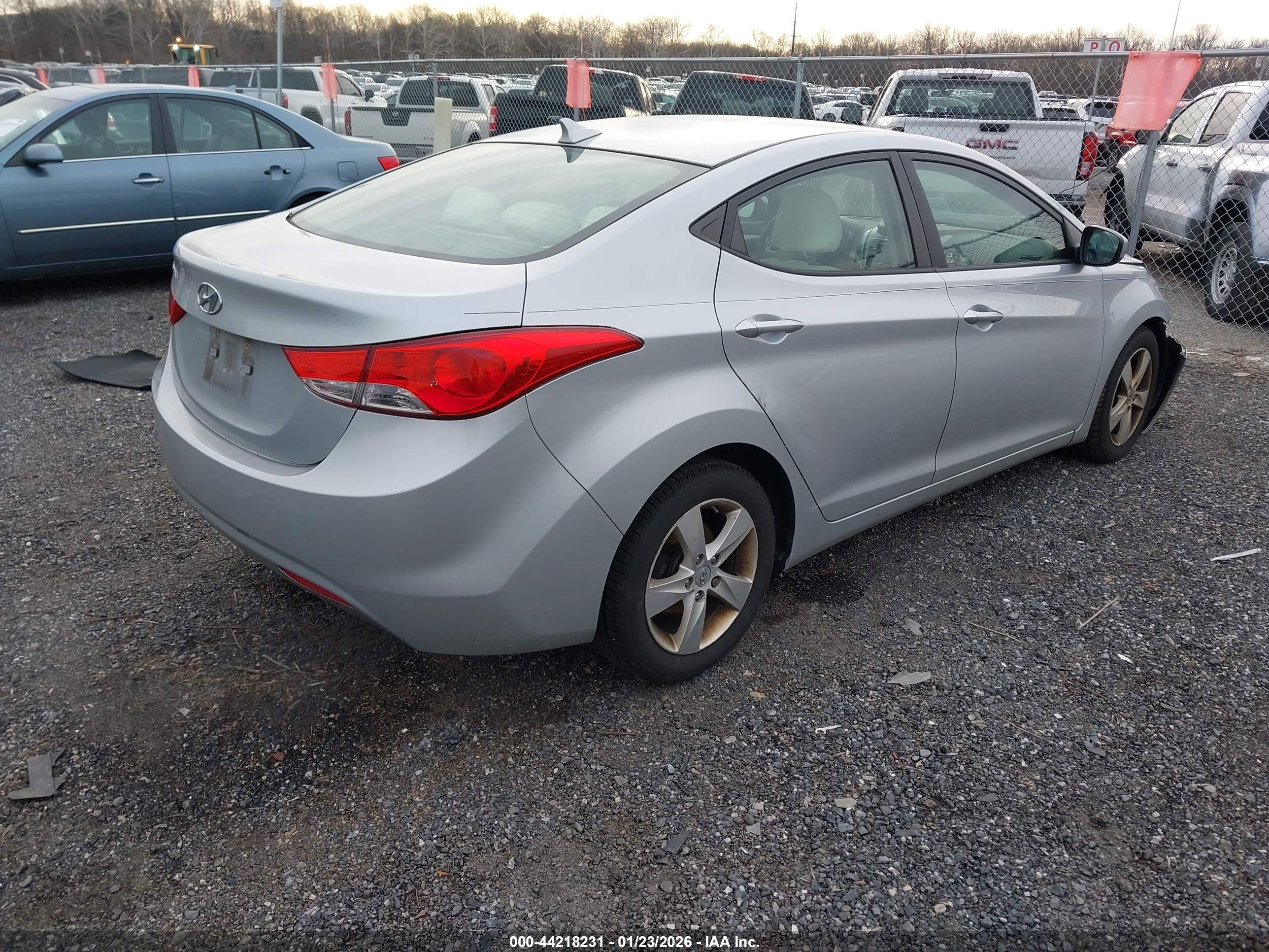 HYUNDAI ELANTRA image 4