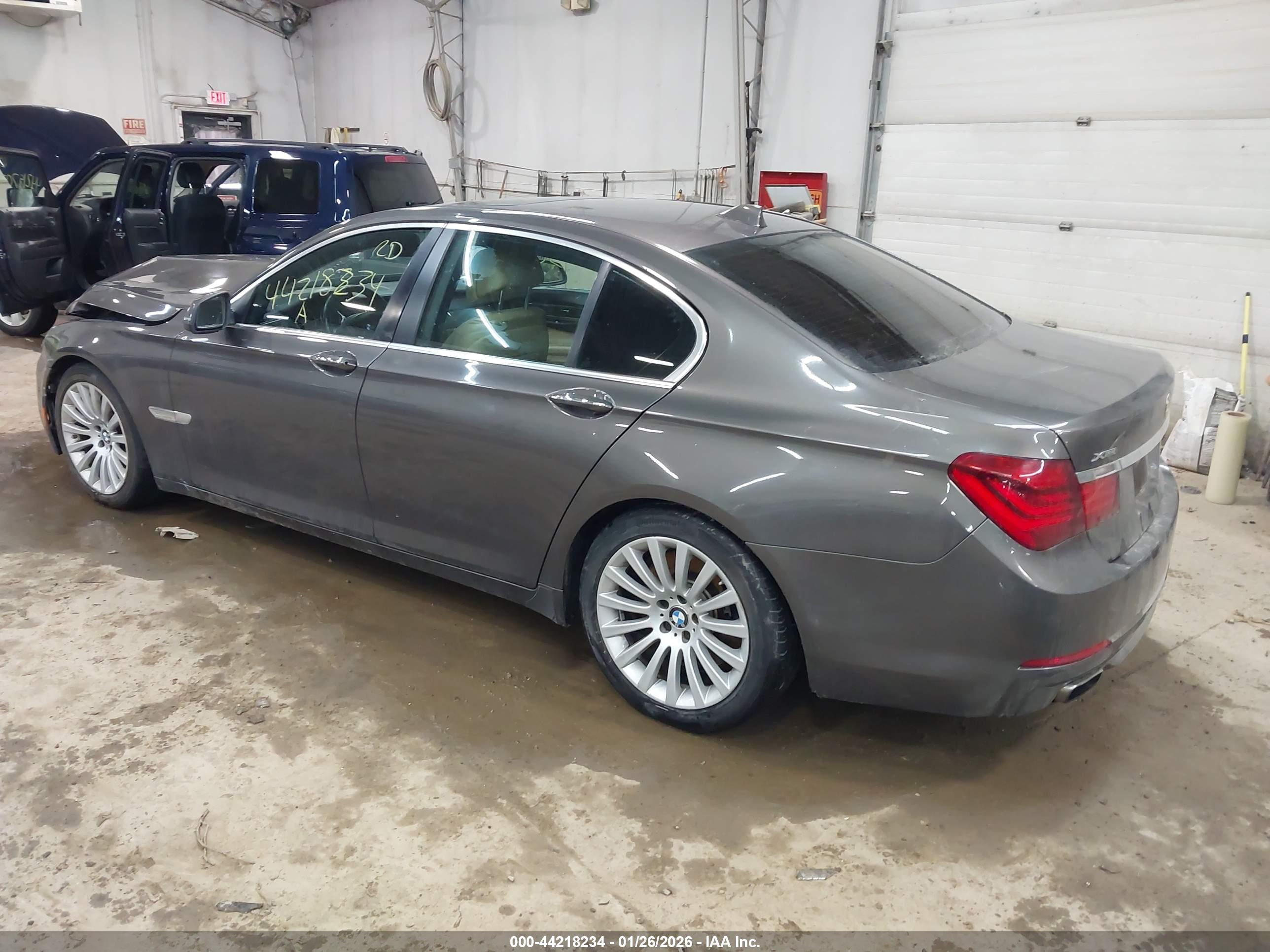 BMW 750I image 3