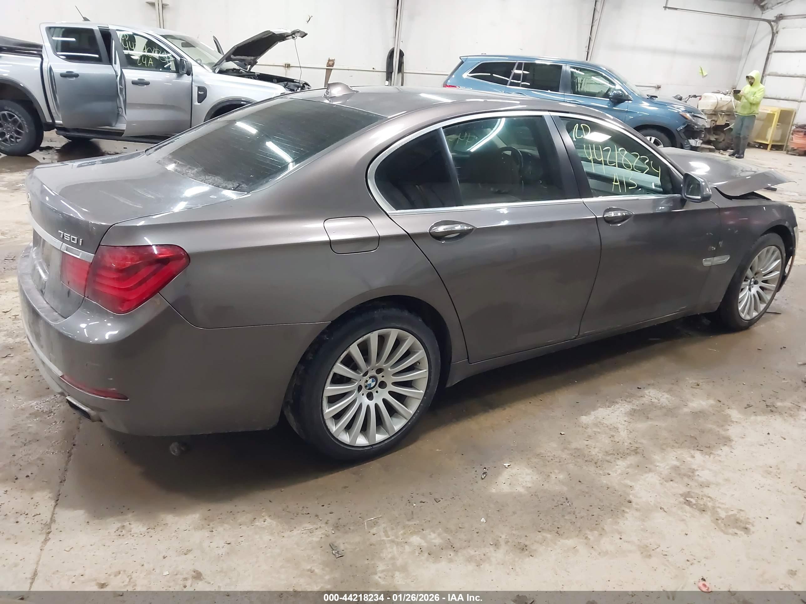 BMW 750I image 4