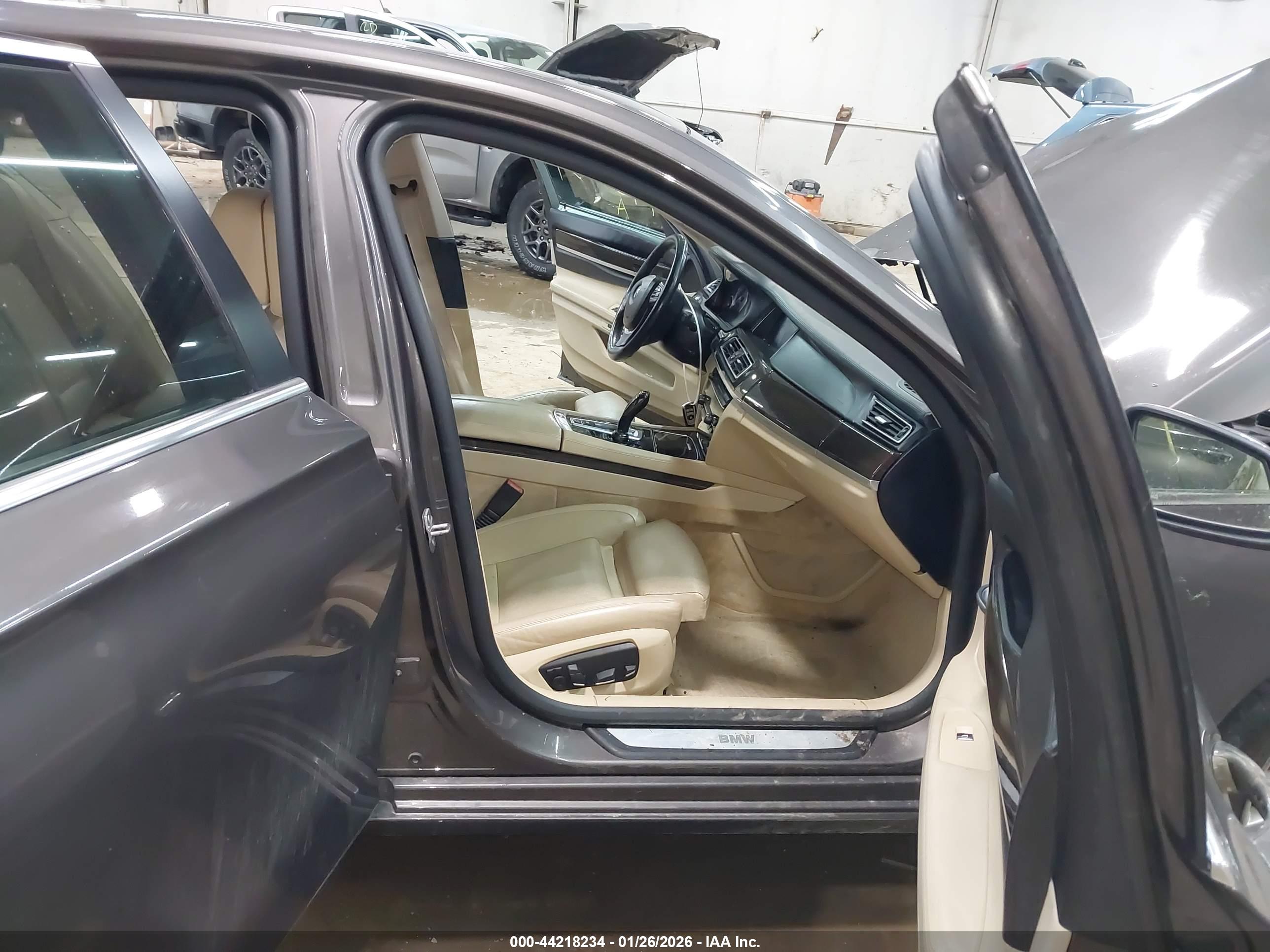 BMW 750I image 5