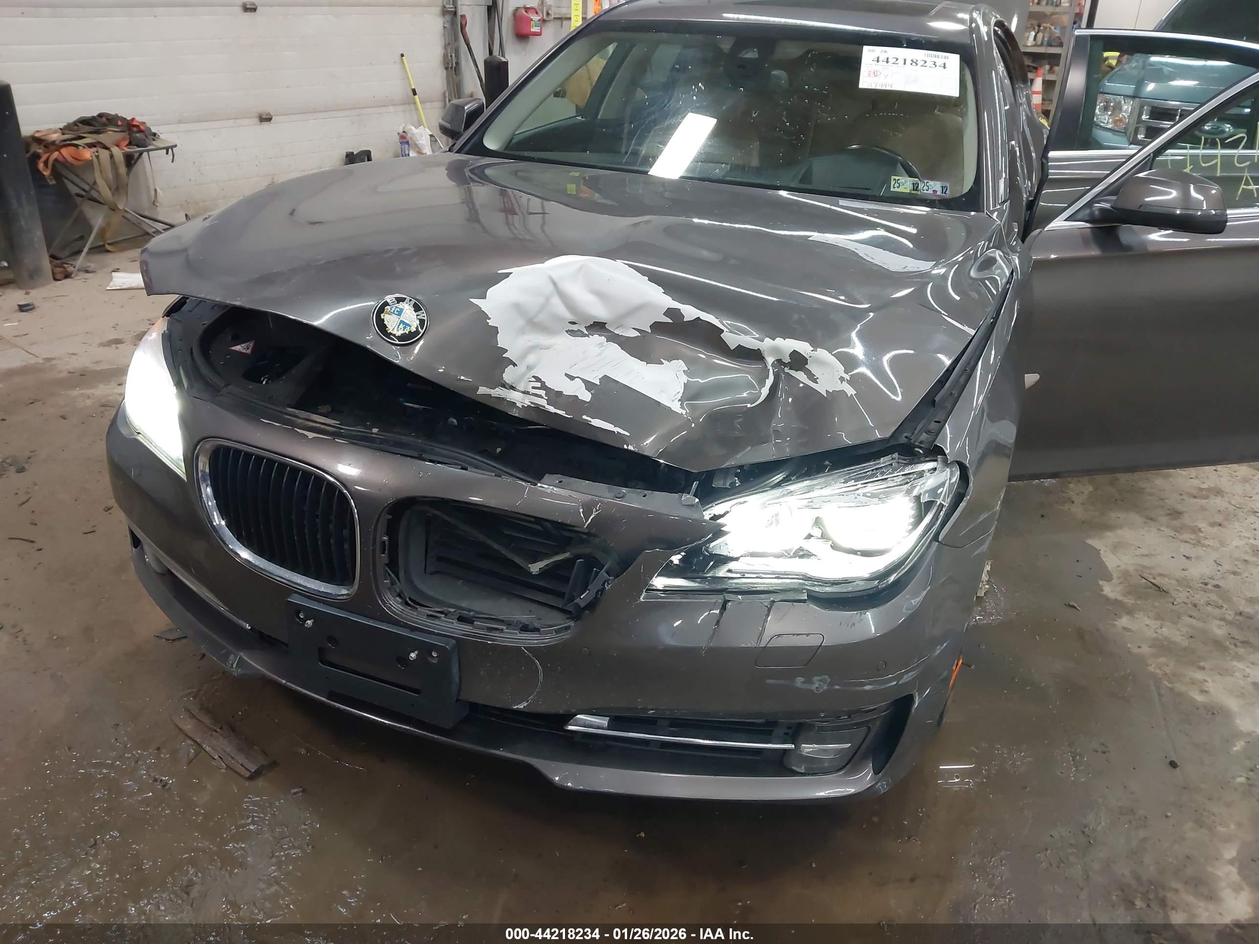 BMW 750I image 6