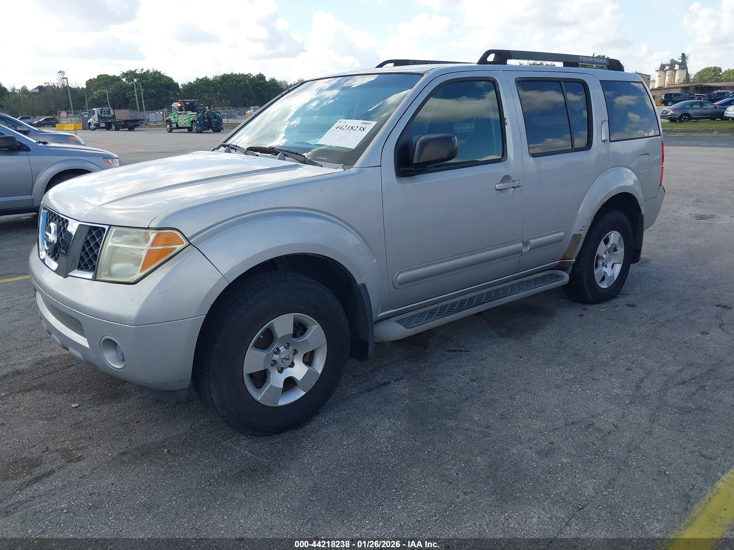 NISSAN PATHFINDER image 2