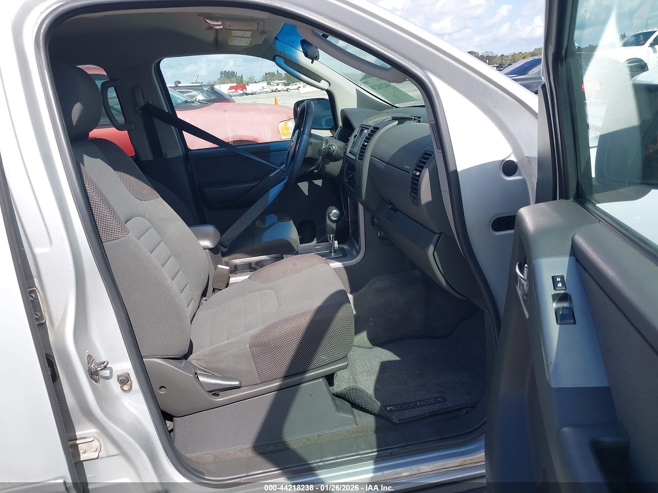 NISSAN PATHFINDER image 5
