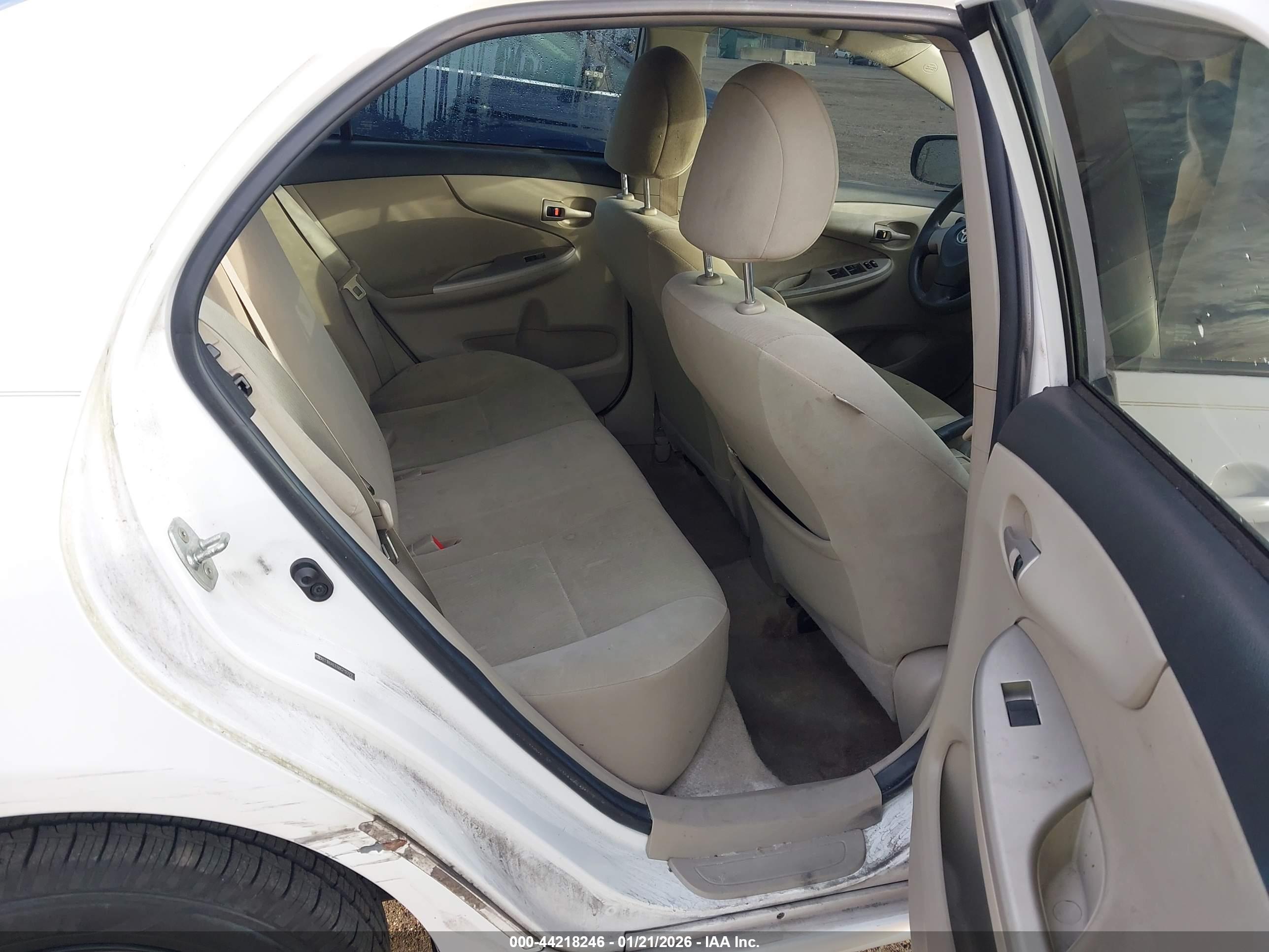 TOYOTA COROLLA image 8