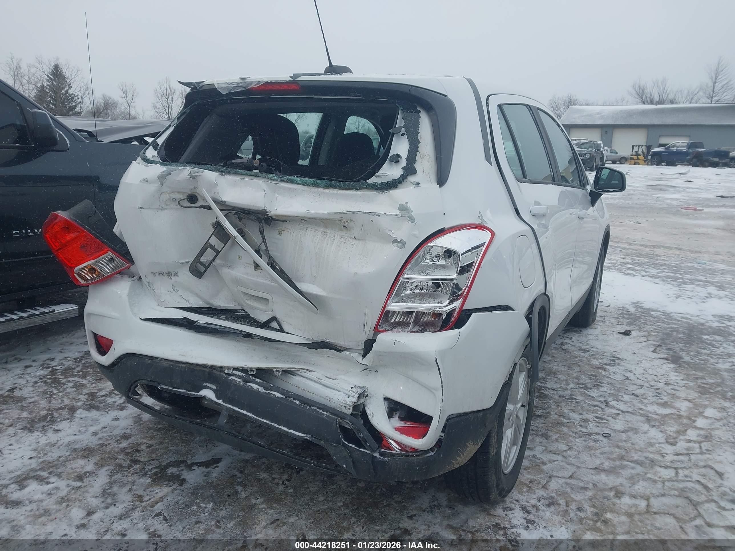CHEVROLET TRAX image 6