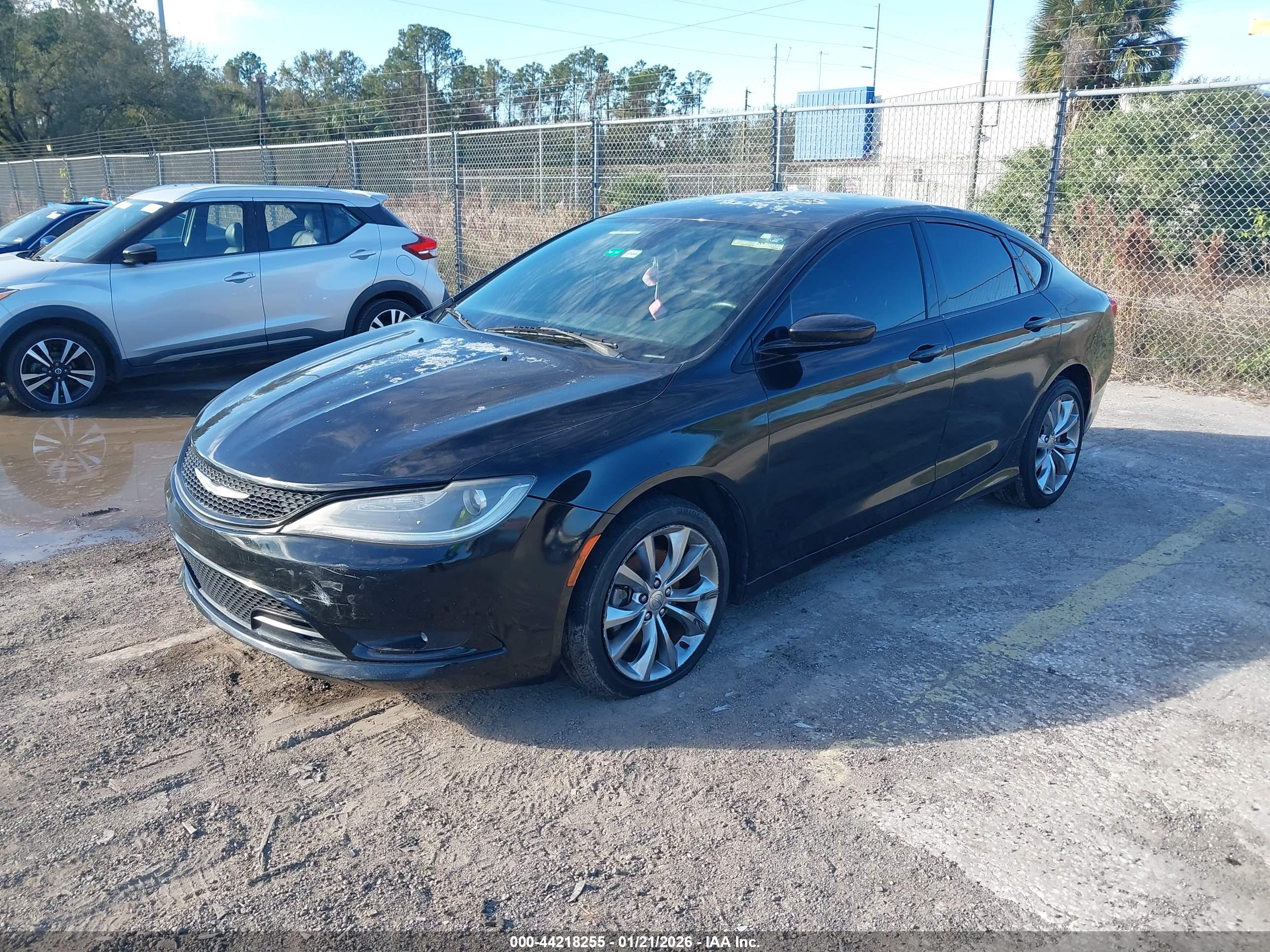 CHRYSLER 200 image 2