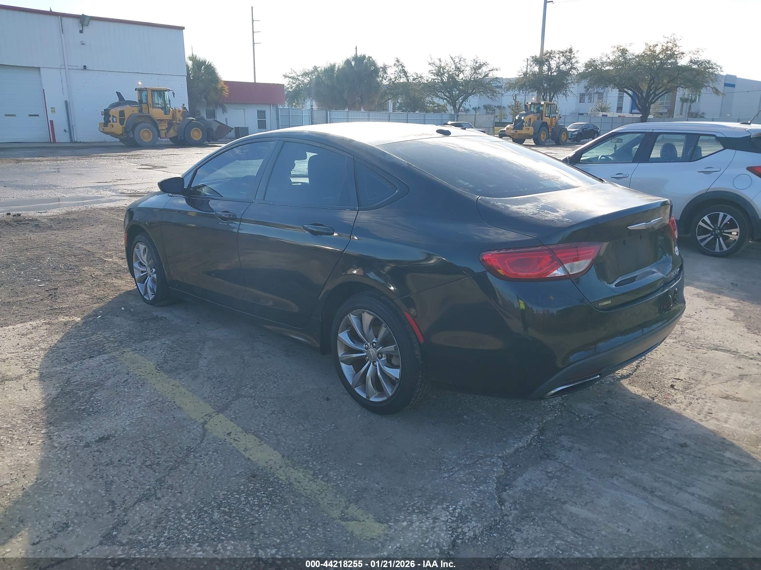 CHRYSLER 200 image 3