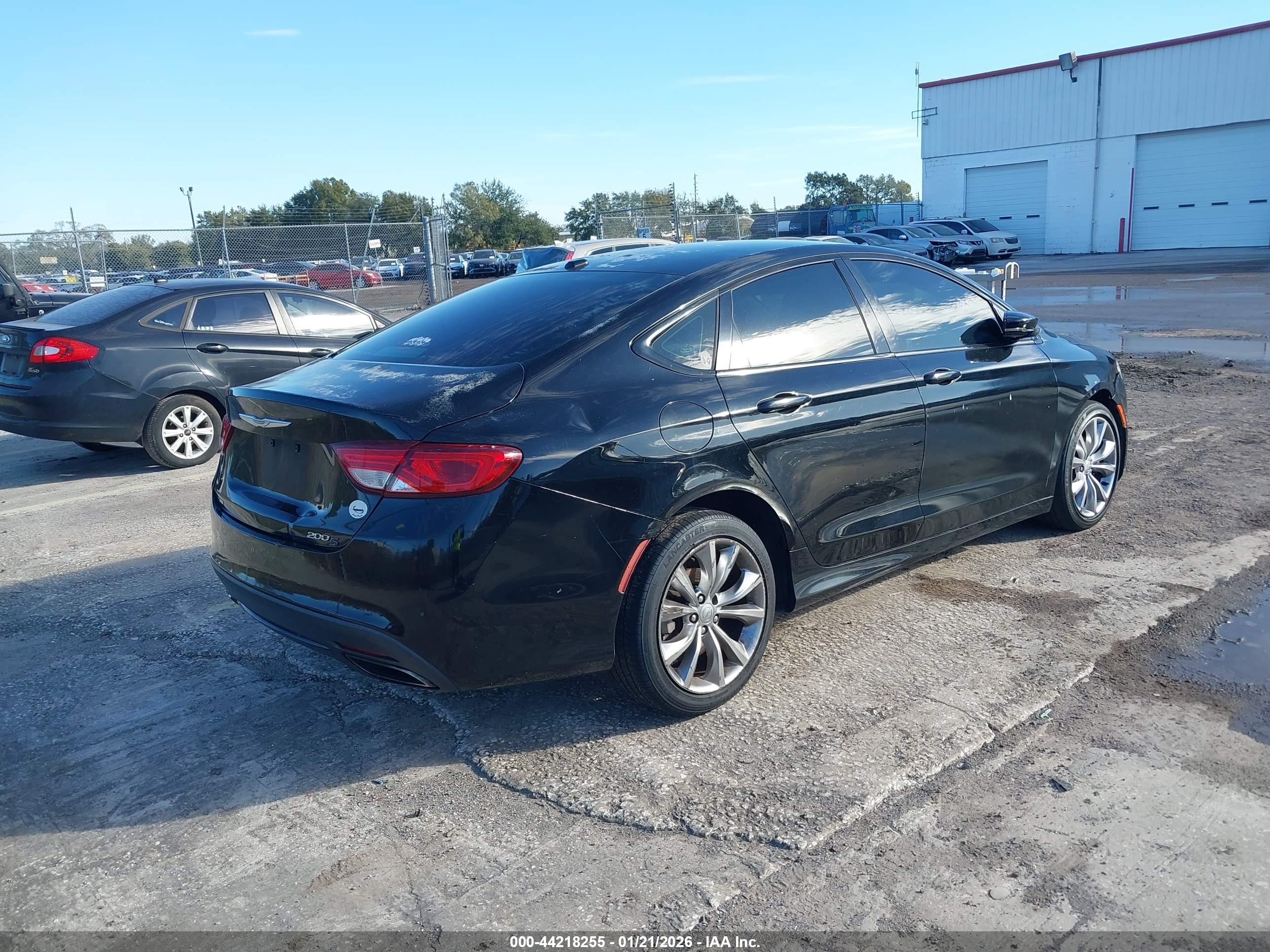 CHRYSLER 200 image 4