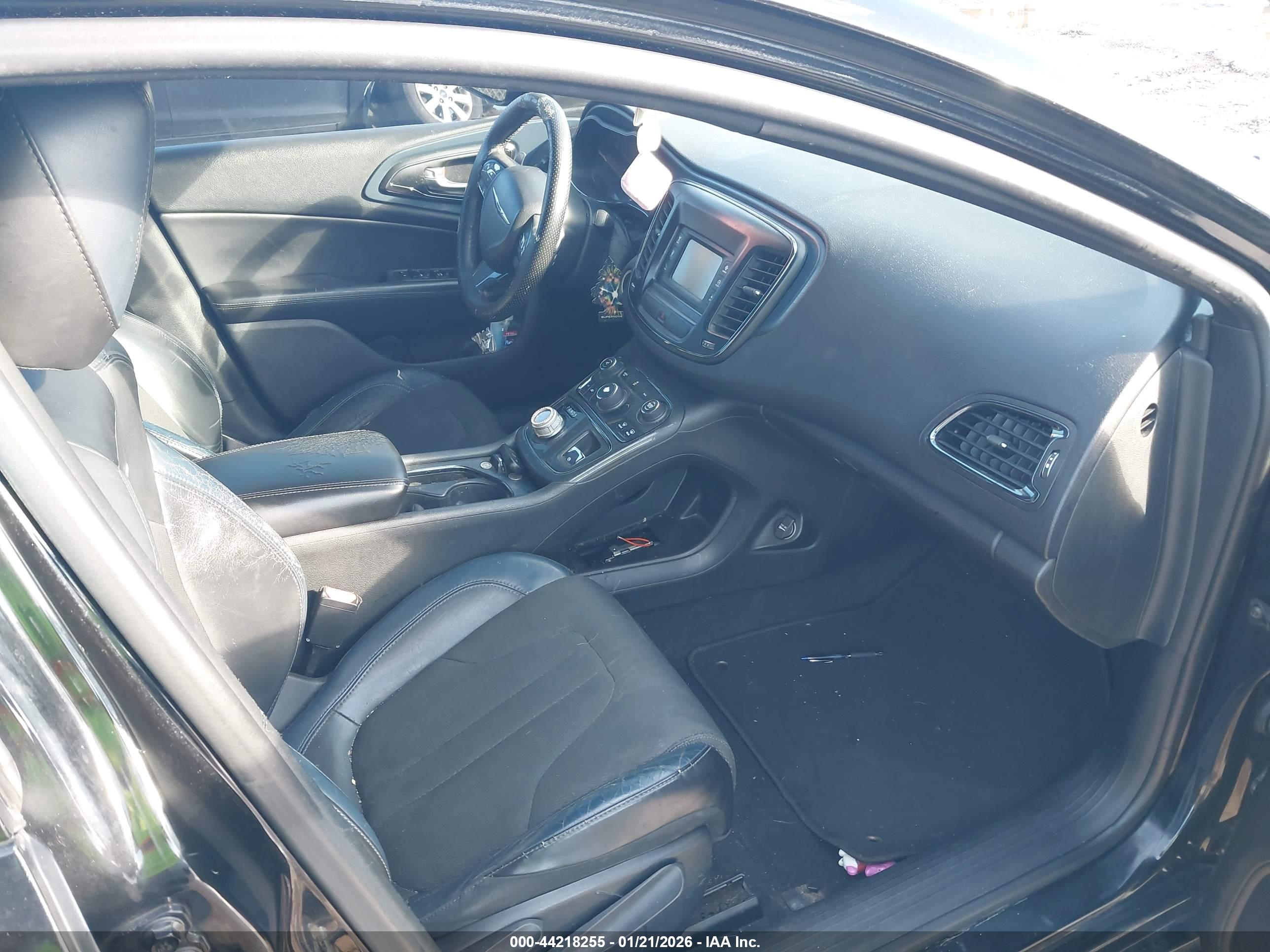 CHRYSLER 200 image 5