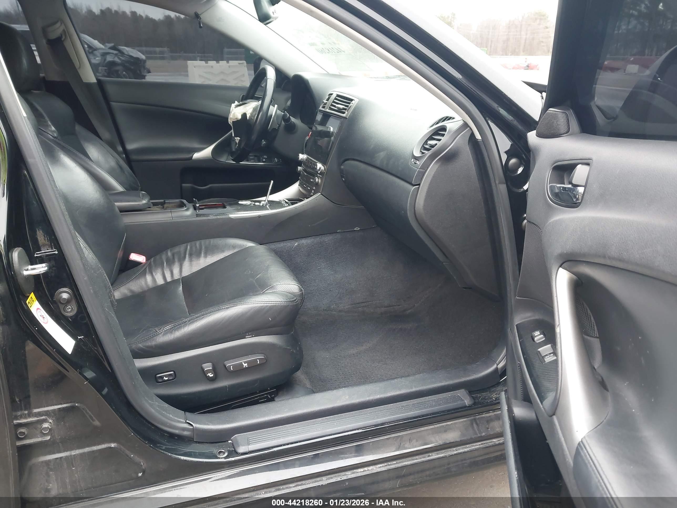 LEXUS IS image 5