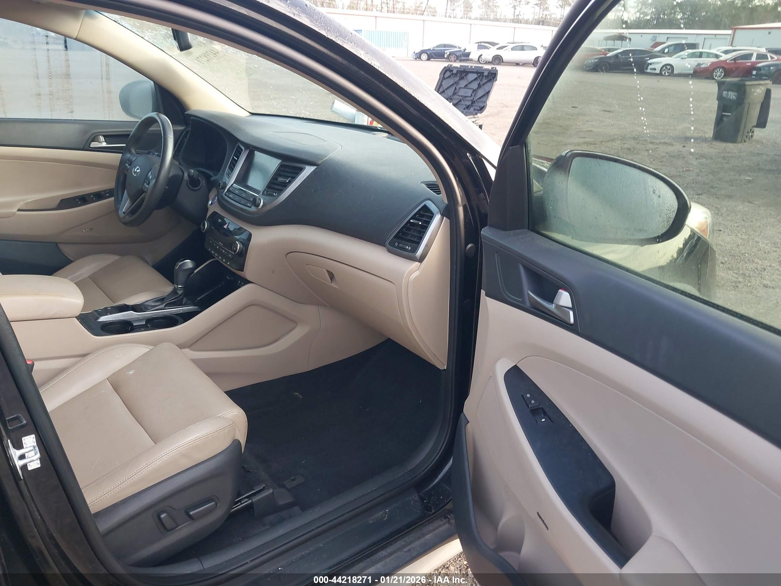 HYUNDAI TUCSON image 5