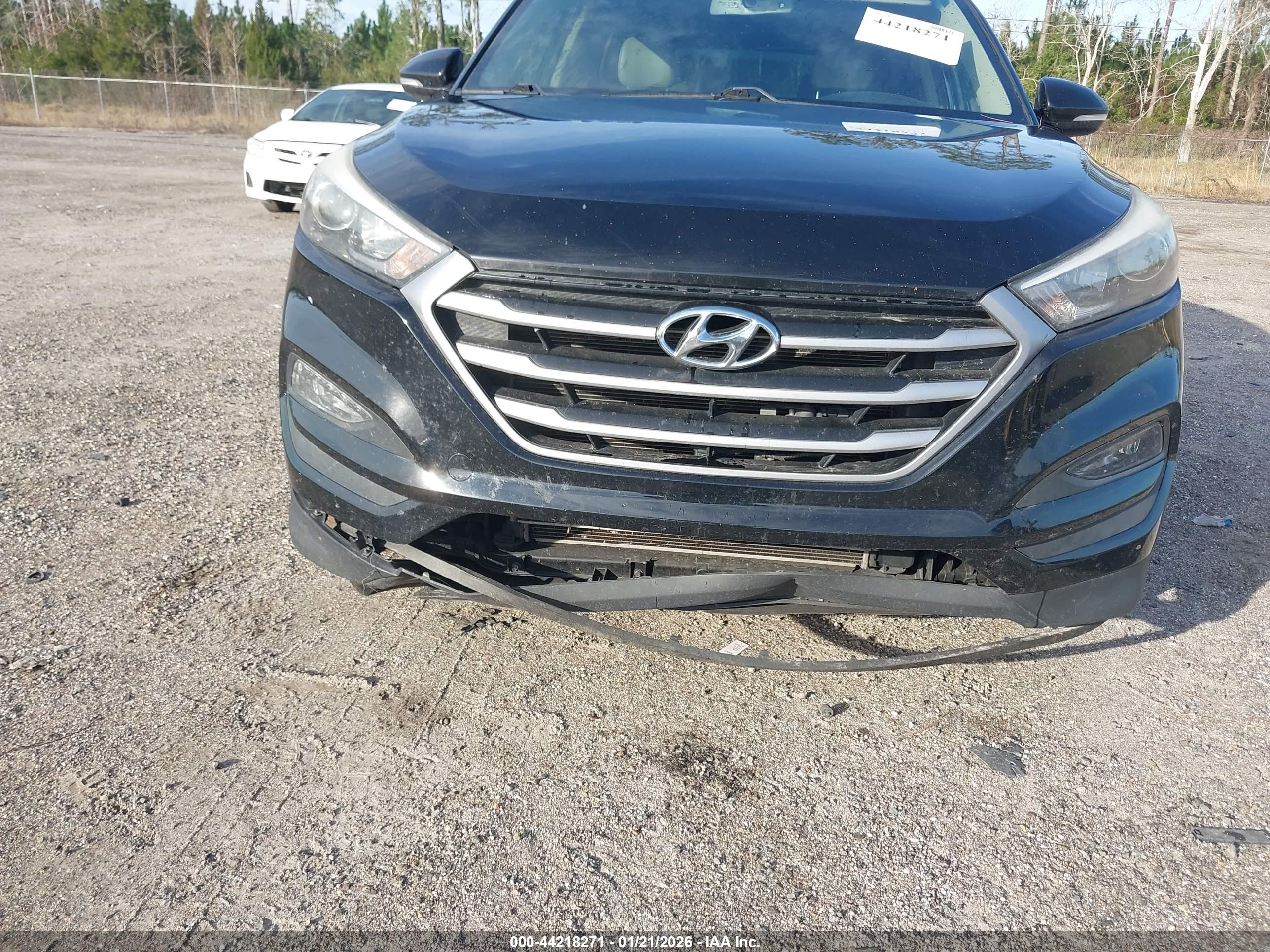 HYUNDAI TUCSON image 6