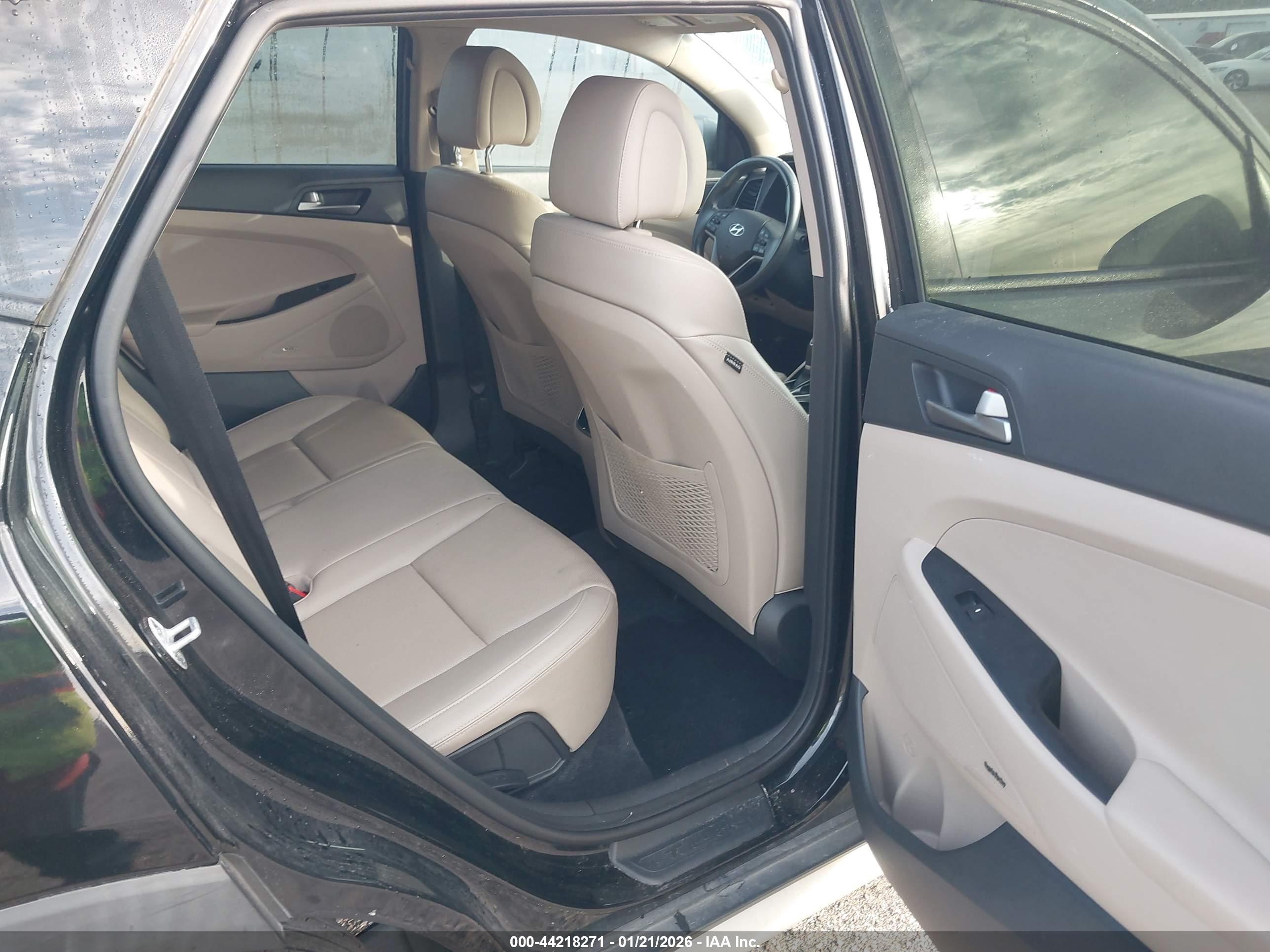 HYUNDAI TUCSON image 8