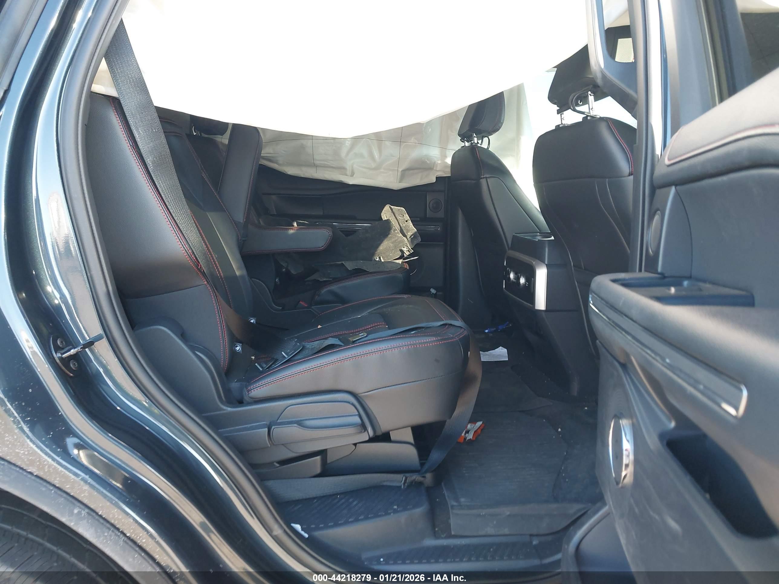 FORD EXPEDITION image 8