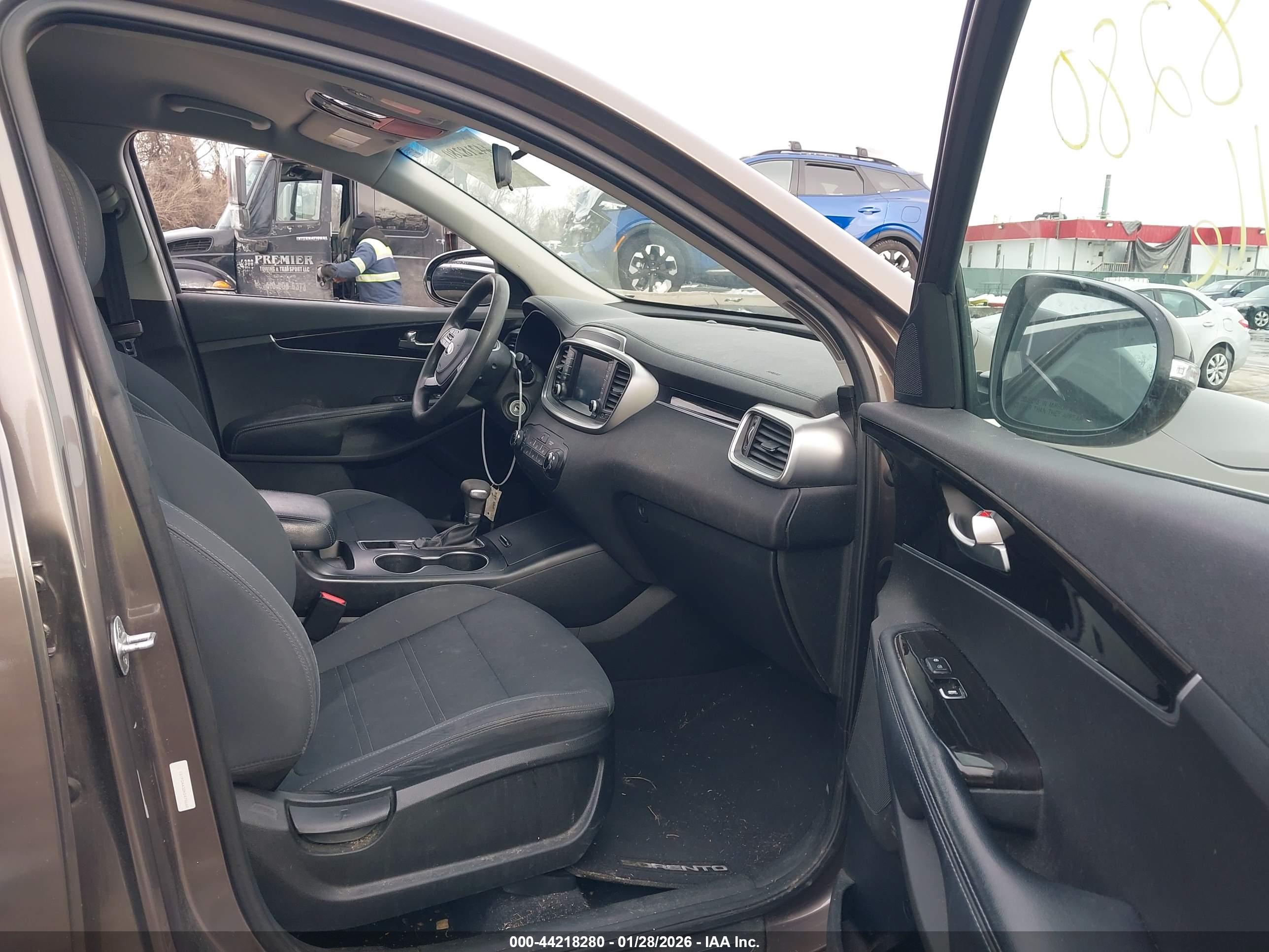 KIA SORENTO image 5