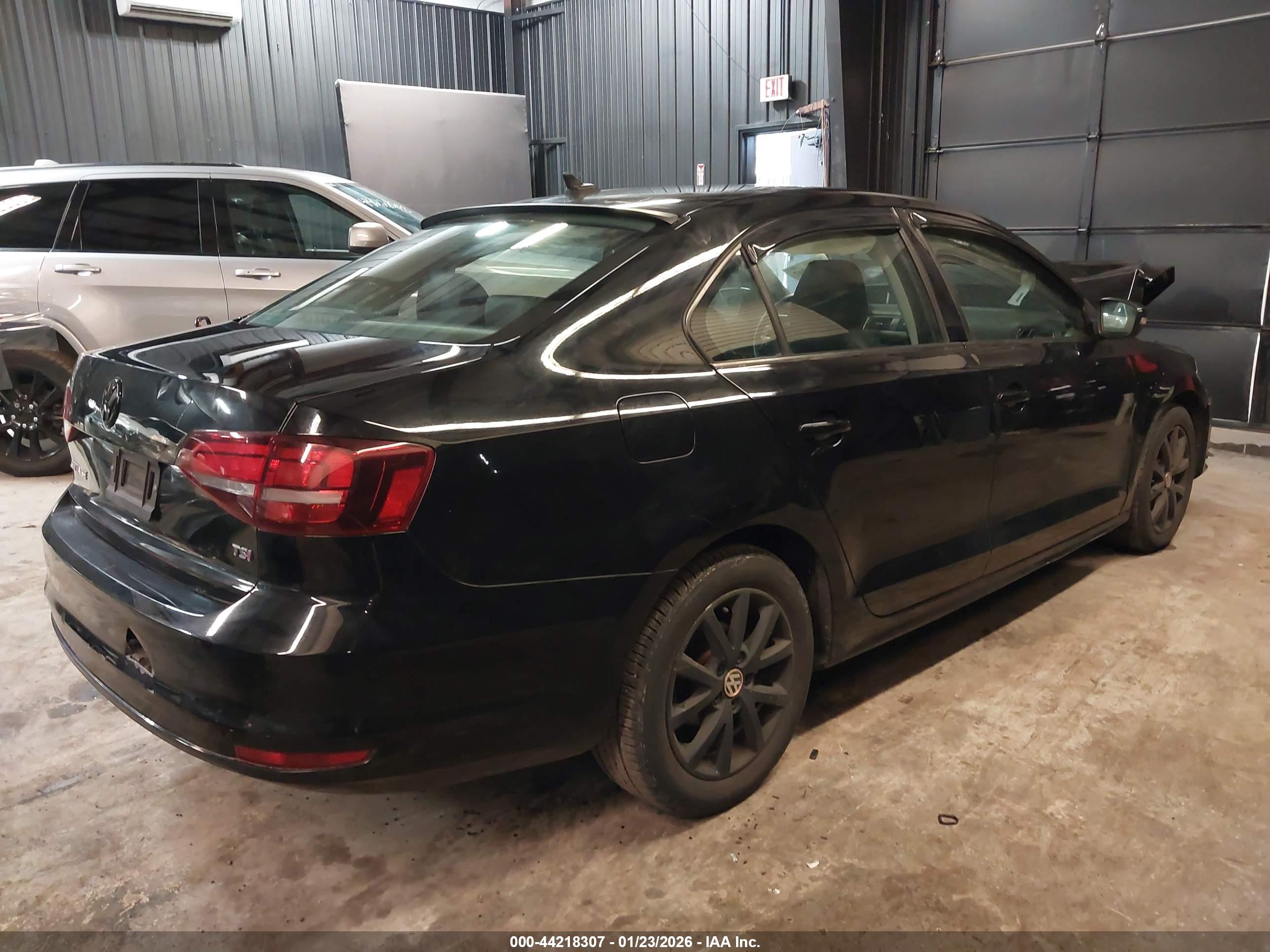 VOLKSWAGEN JETTA image 4