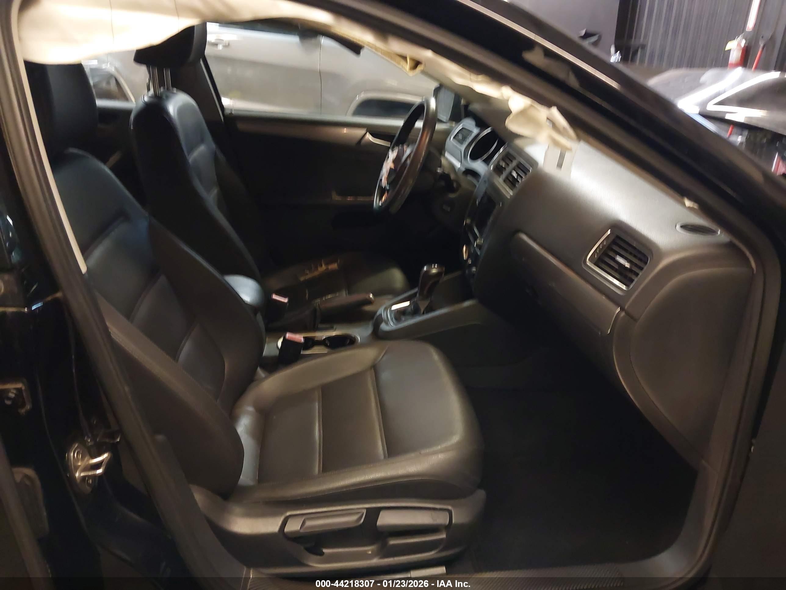 VOLKSWAGEN JETTA image 5