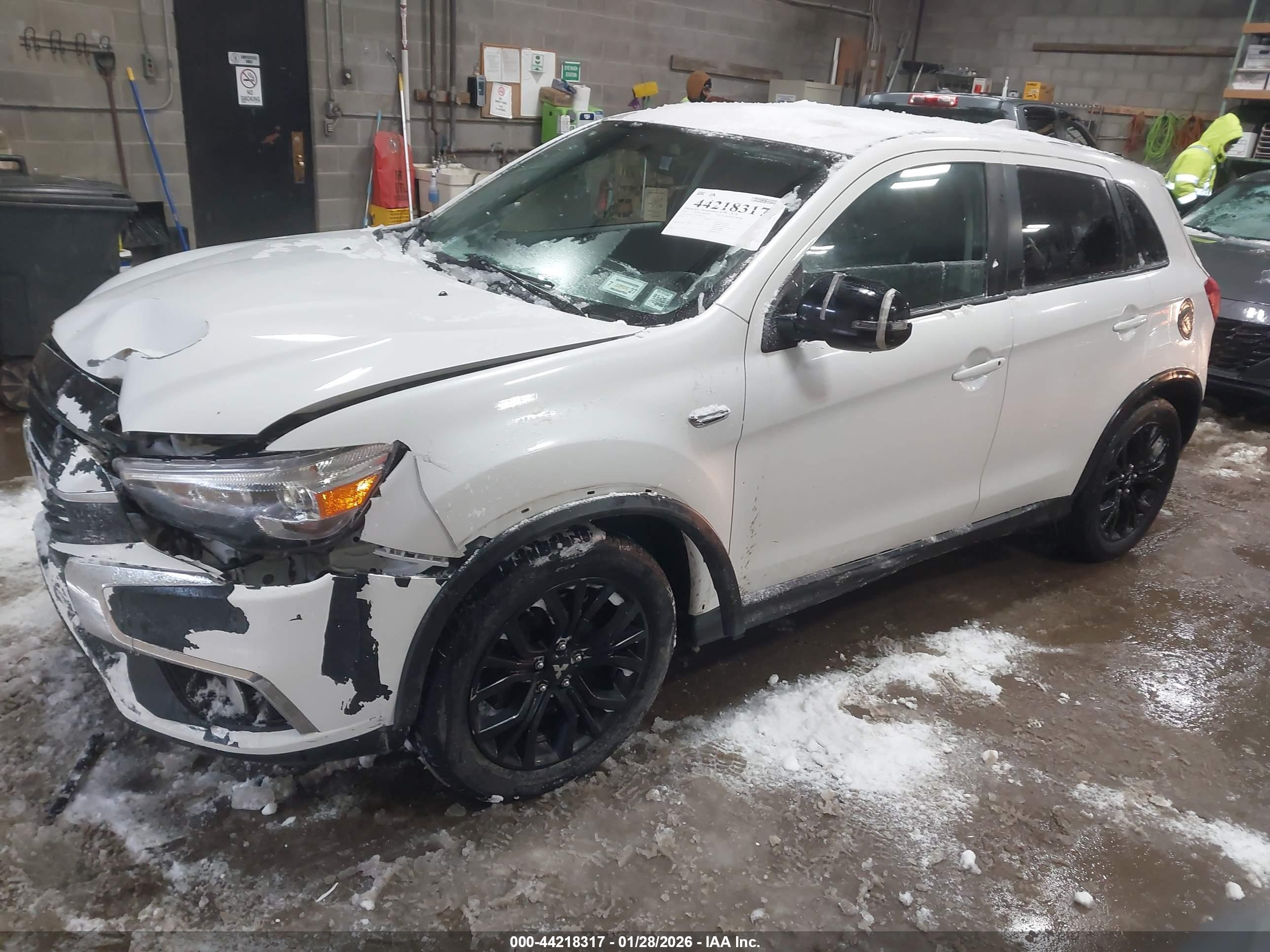 MITSUBISHI OUTLANDER image 2