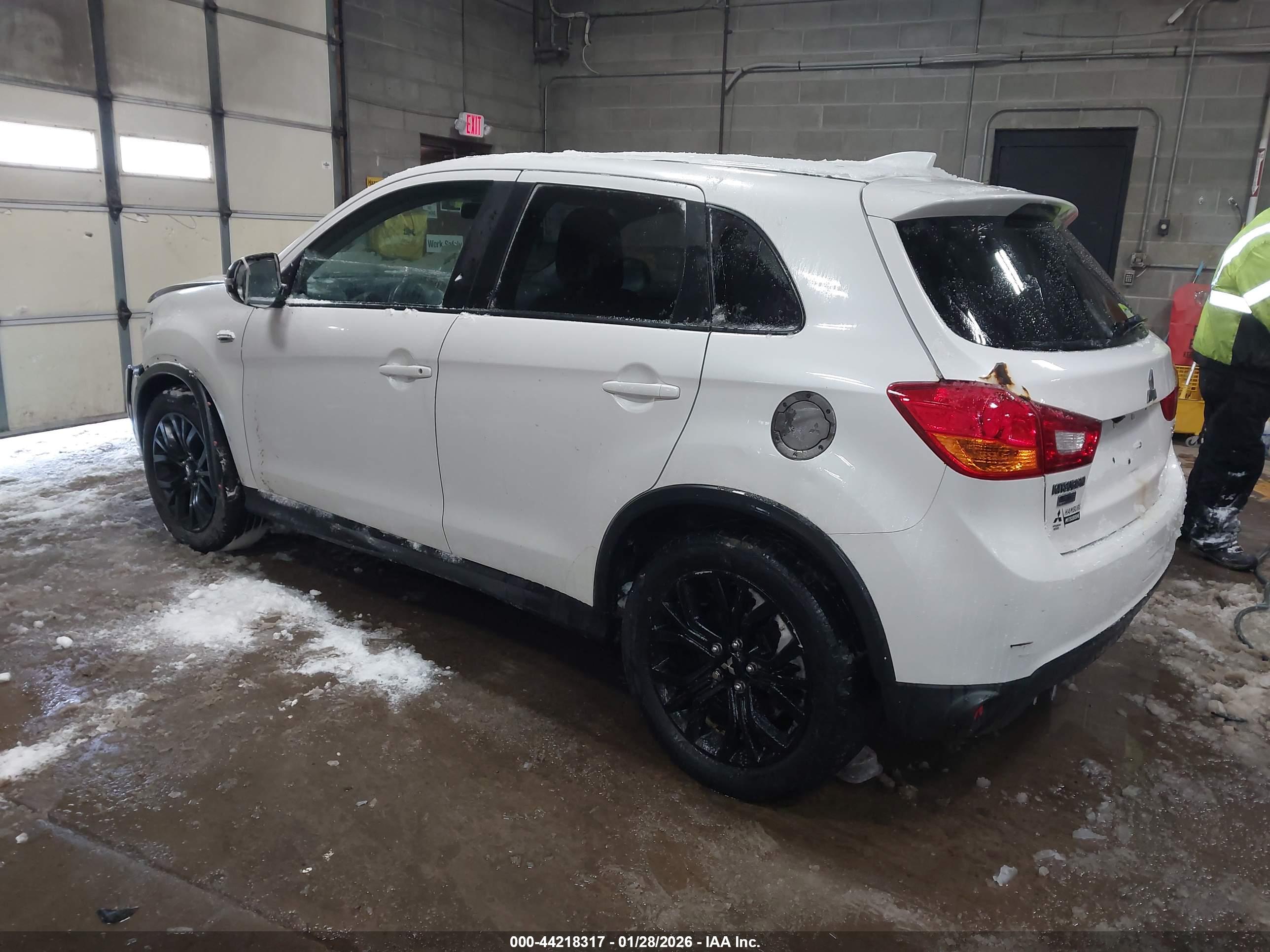 MITSUBISHI OUTLANDER image 3