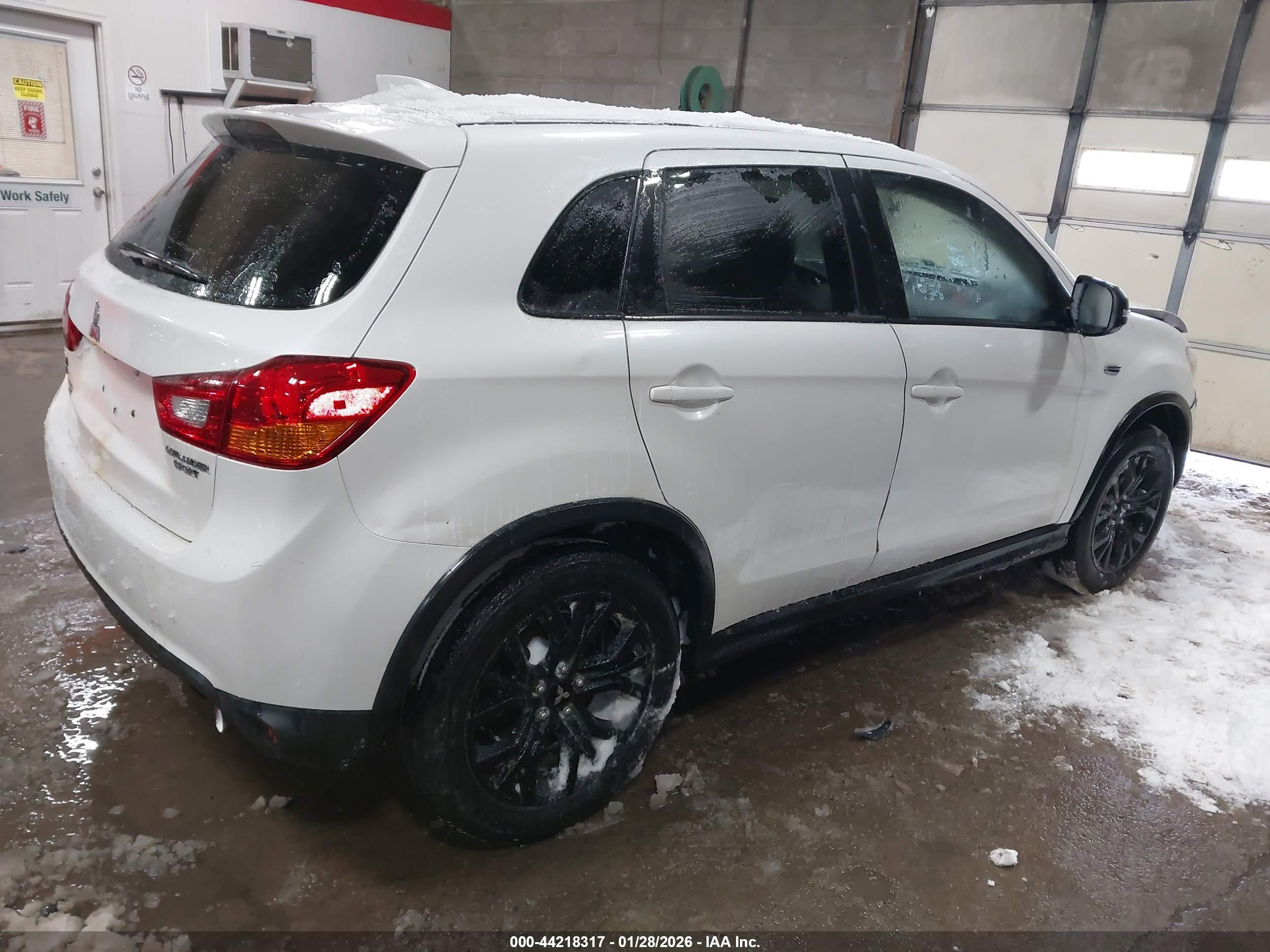 MITSUBISHI OUTLANDER image 4