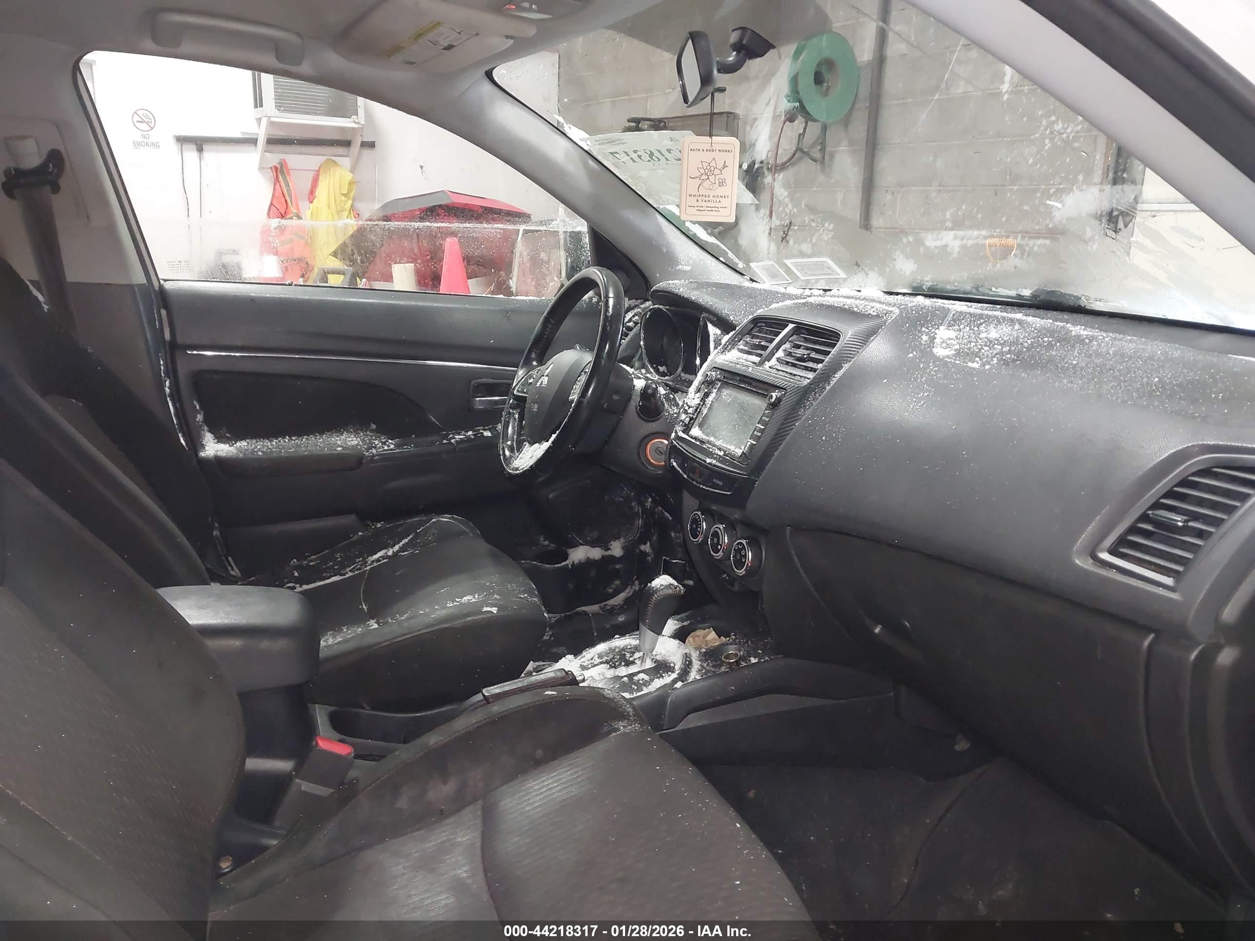 MITSUBISHI OUTLANDER image 5