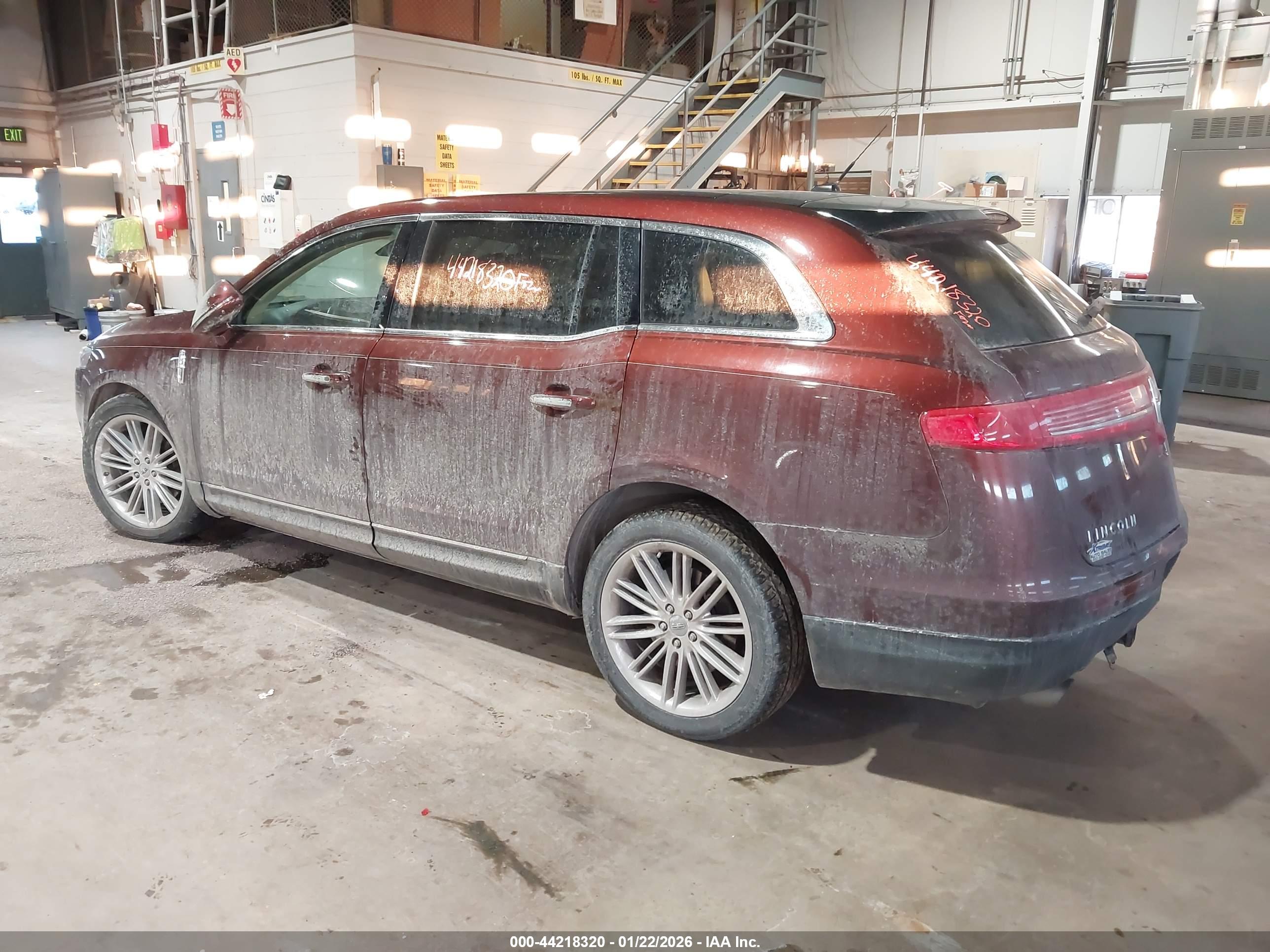 LINCOLN MKT image 3