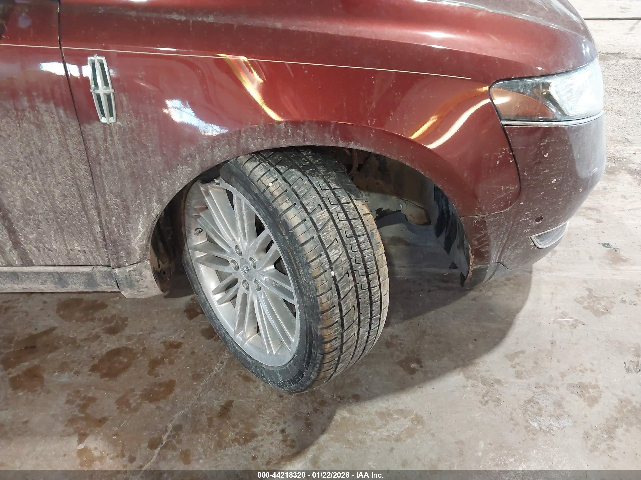 LINCOLN MKT image 6