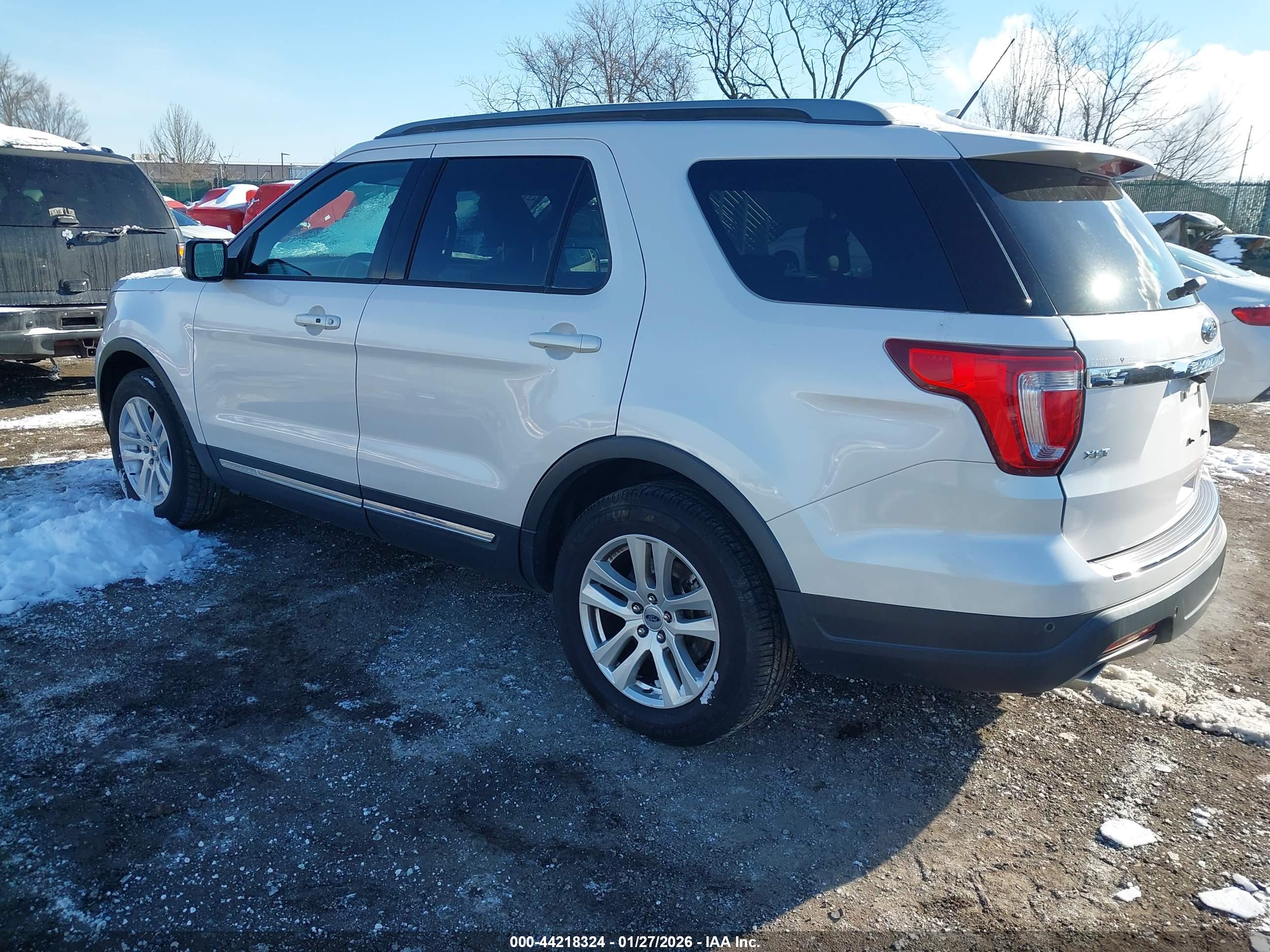 FORD EXPLORER image 3