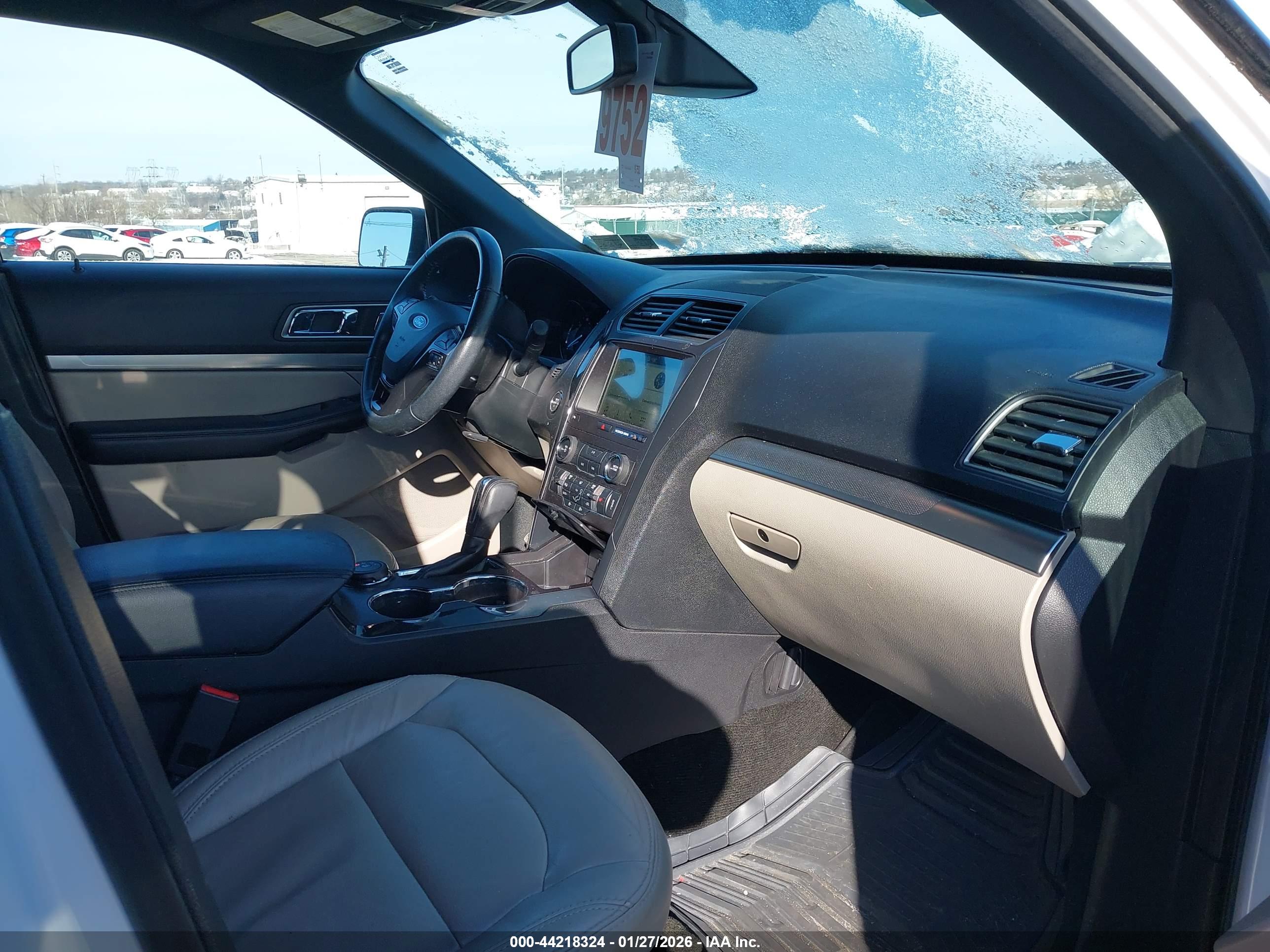 FORD EXPLORER image 5