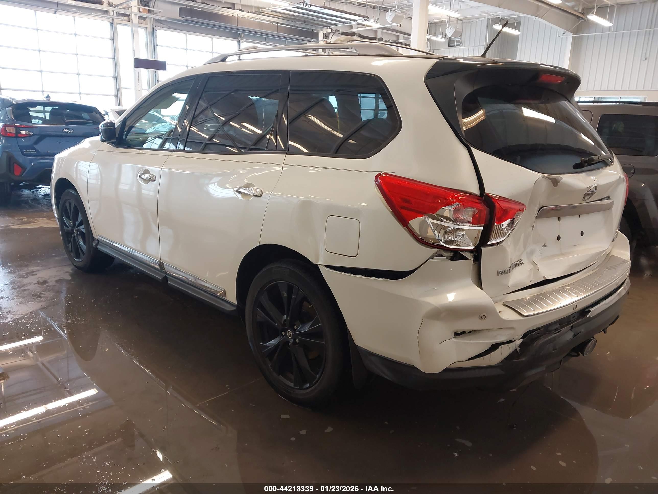 NISSAN PATHFINDER image 3