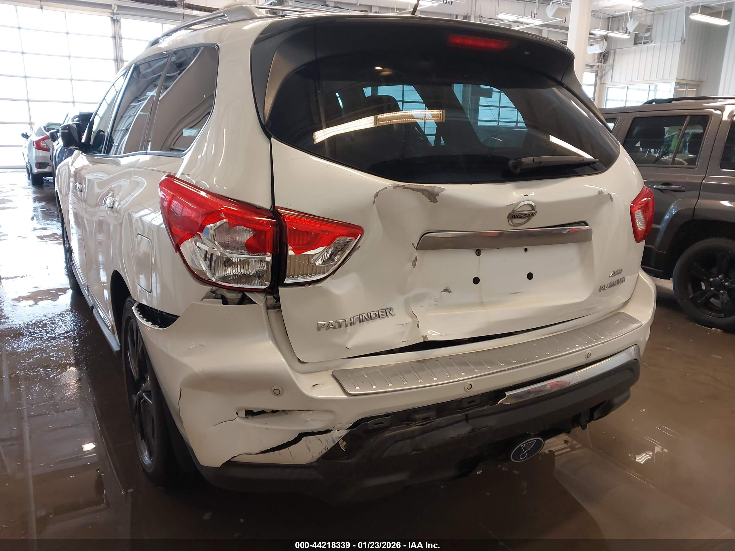 NISSAN PATHFINDER image 6