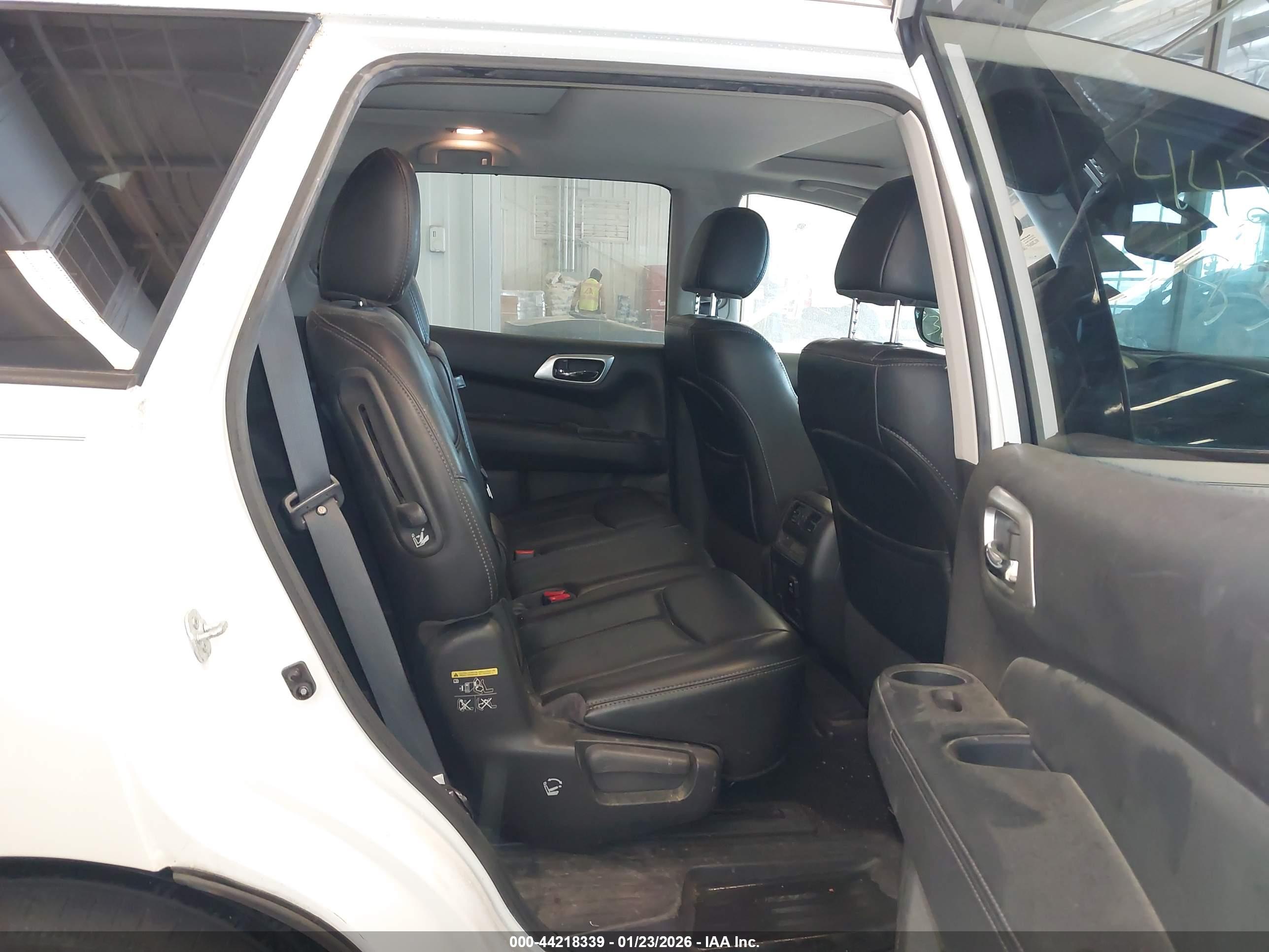 NISSAN PATHFINDER image 8