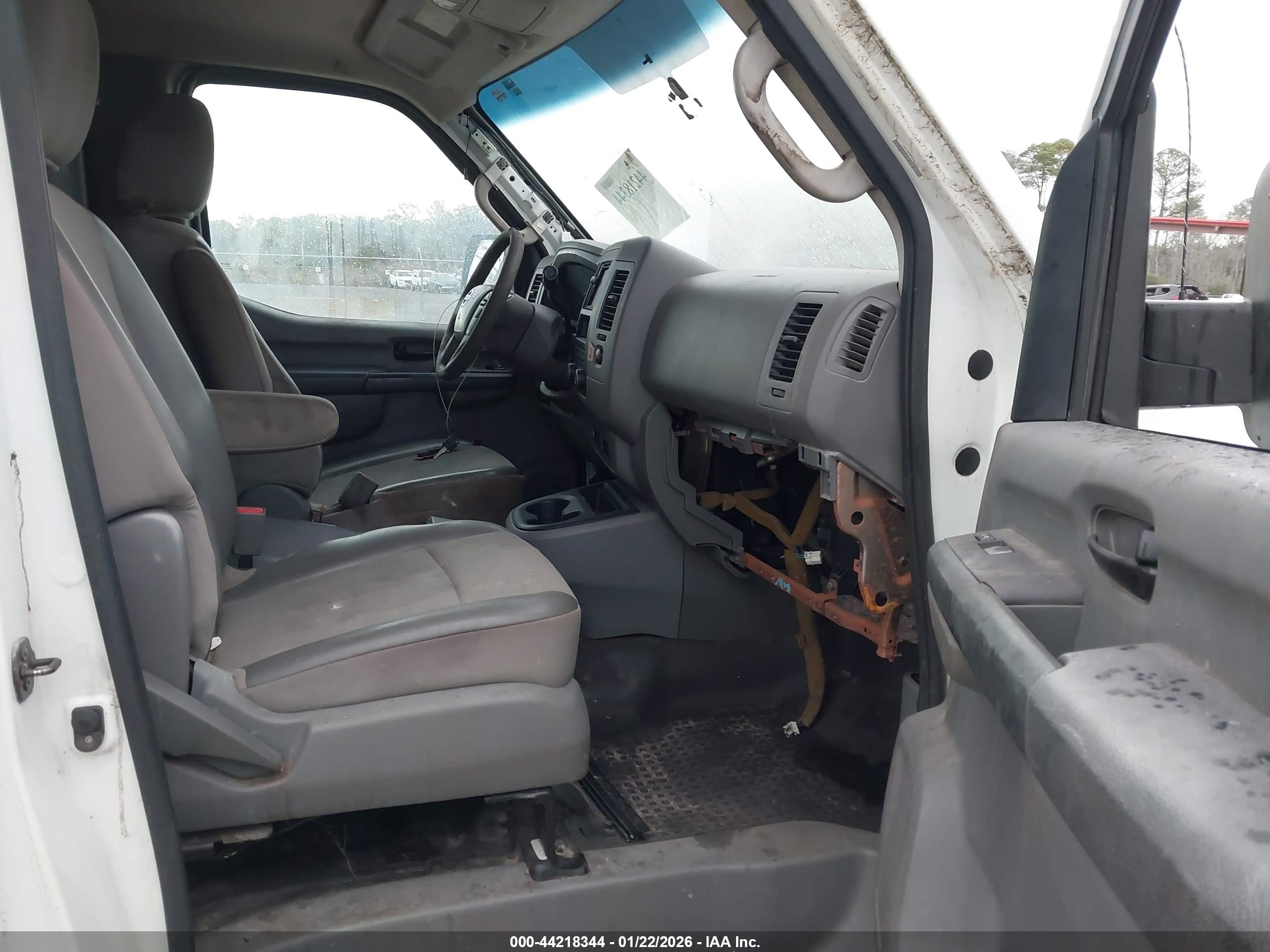 NISSAN NV image 5