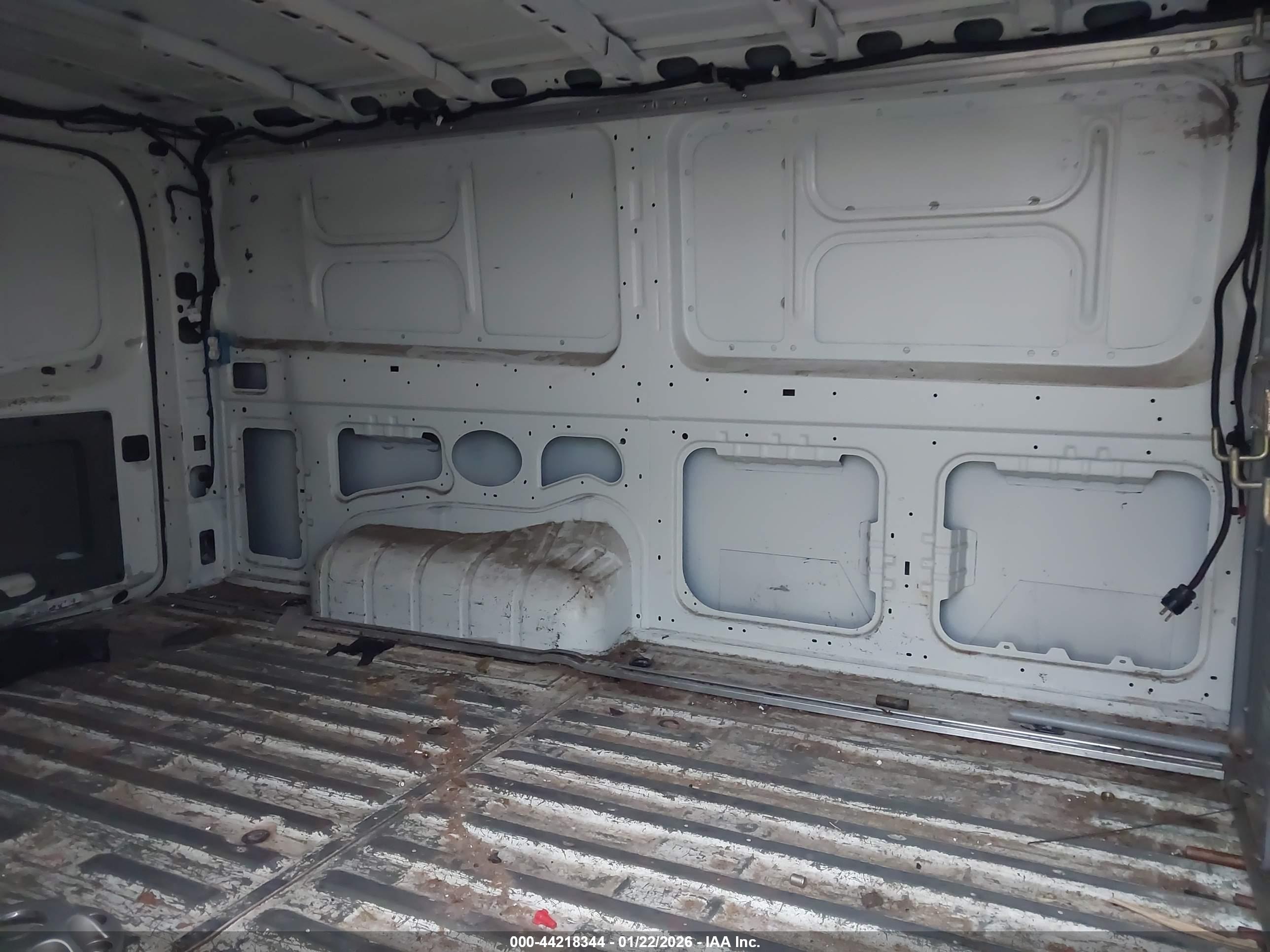 NISSAN NV image 8