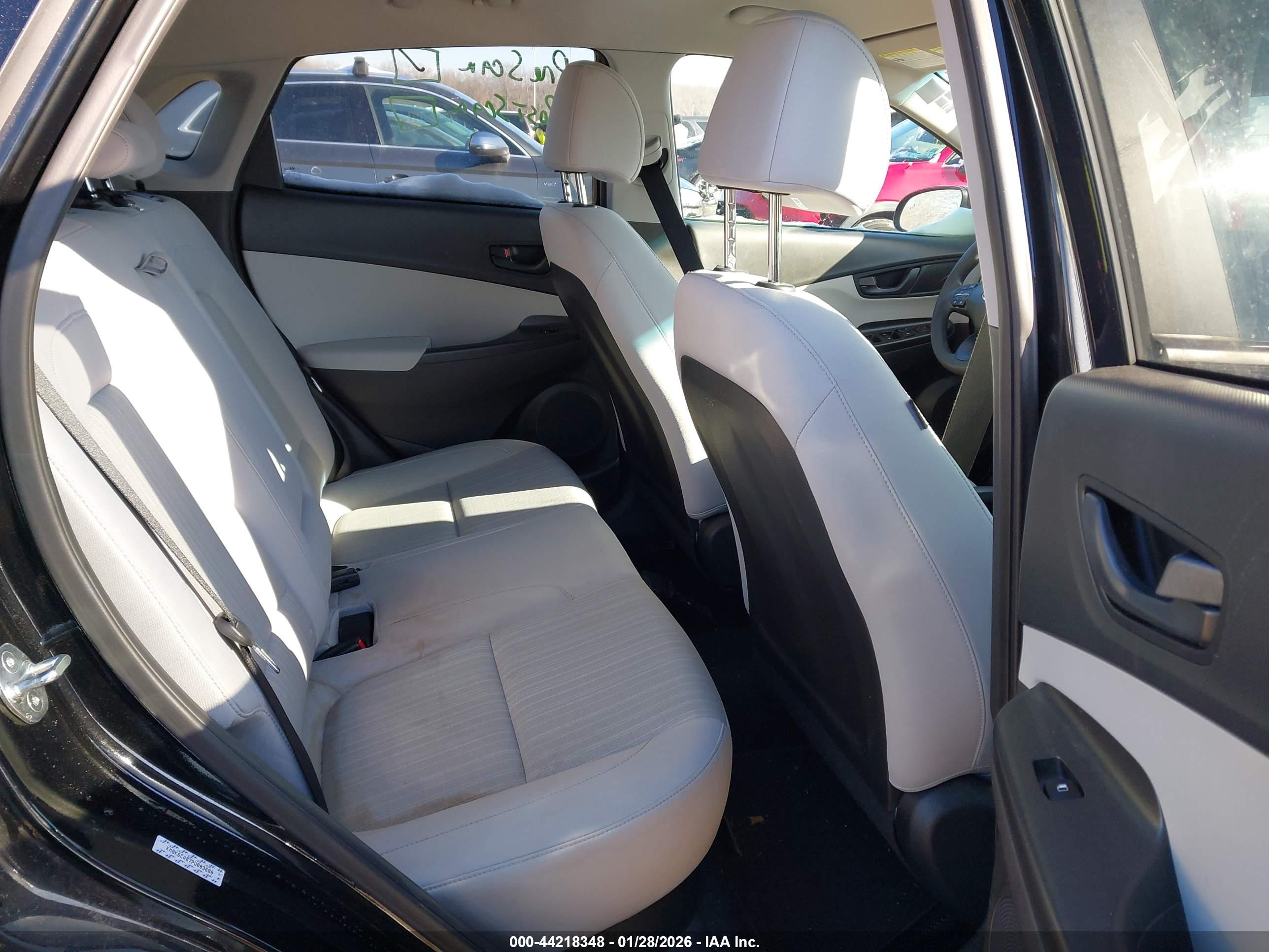 HYUNDAI KONA image 8