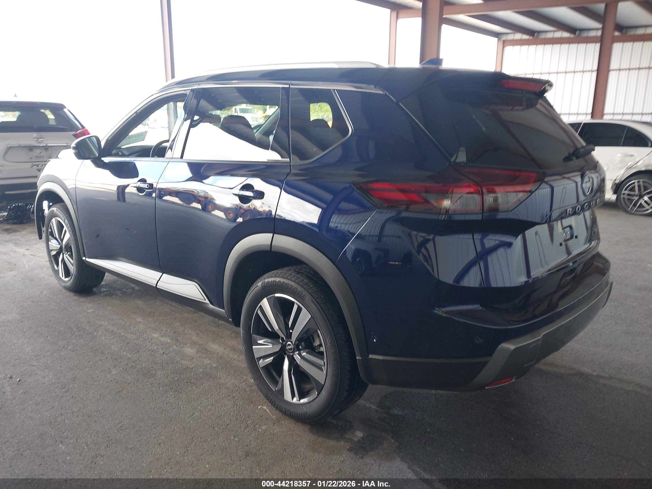 NISSAN ROGUE image 3