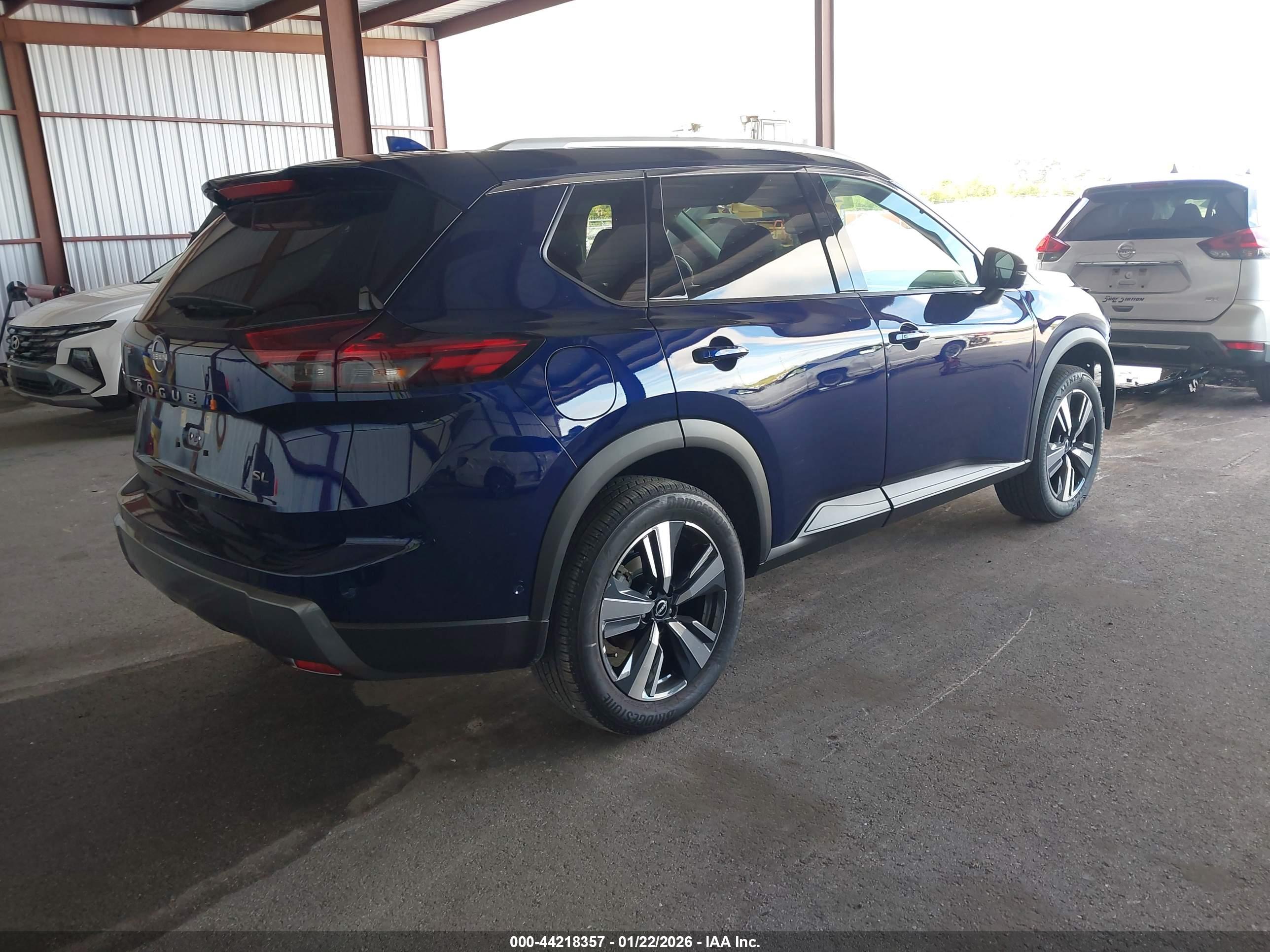 NISSAN ROGUE image 4