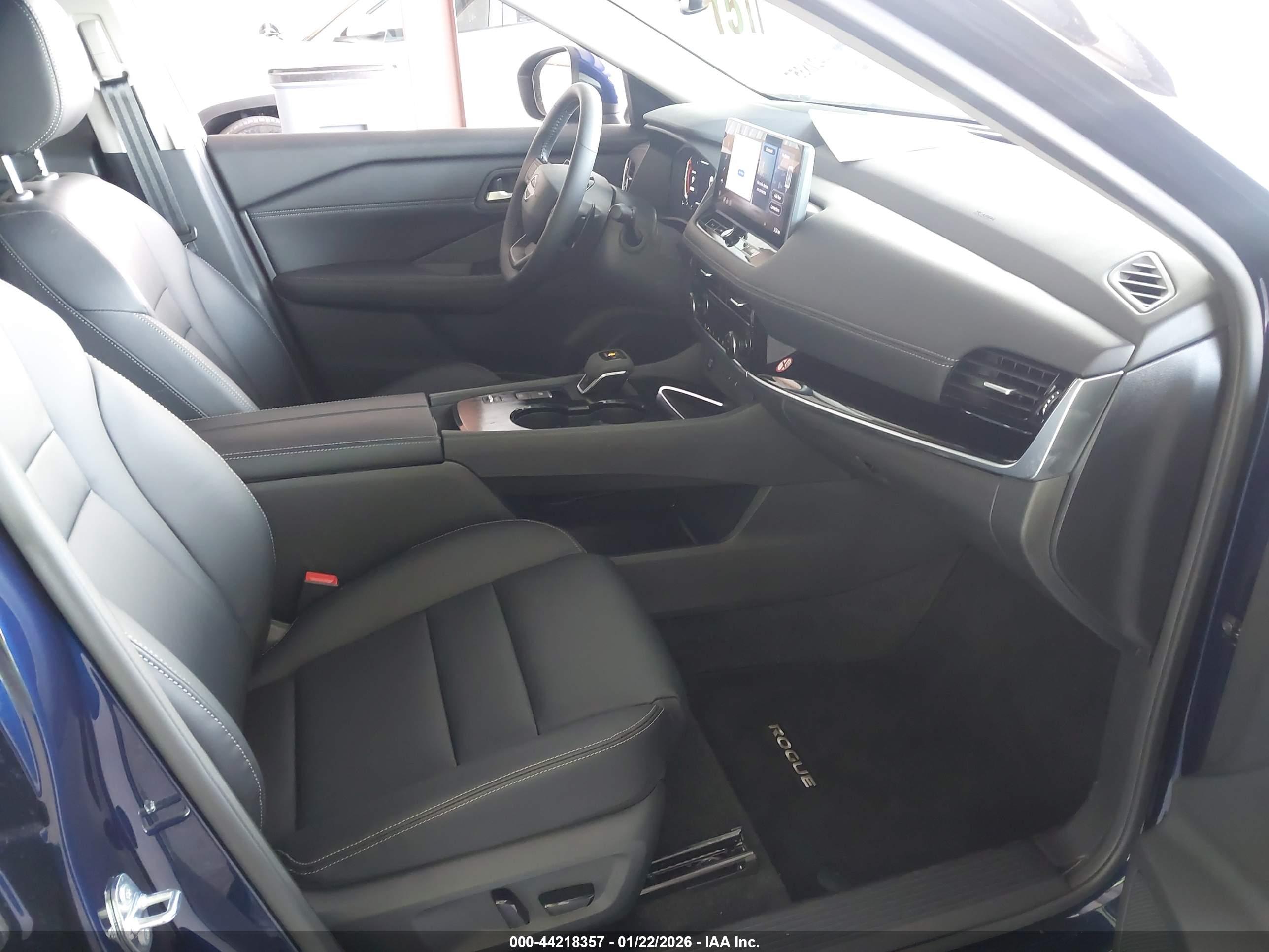 NISSAN ROGUE image 5