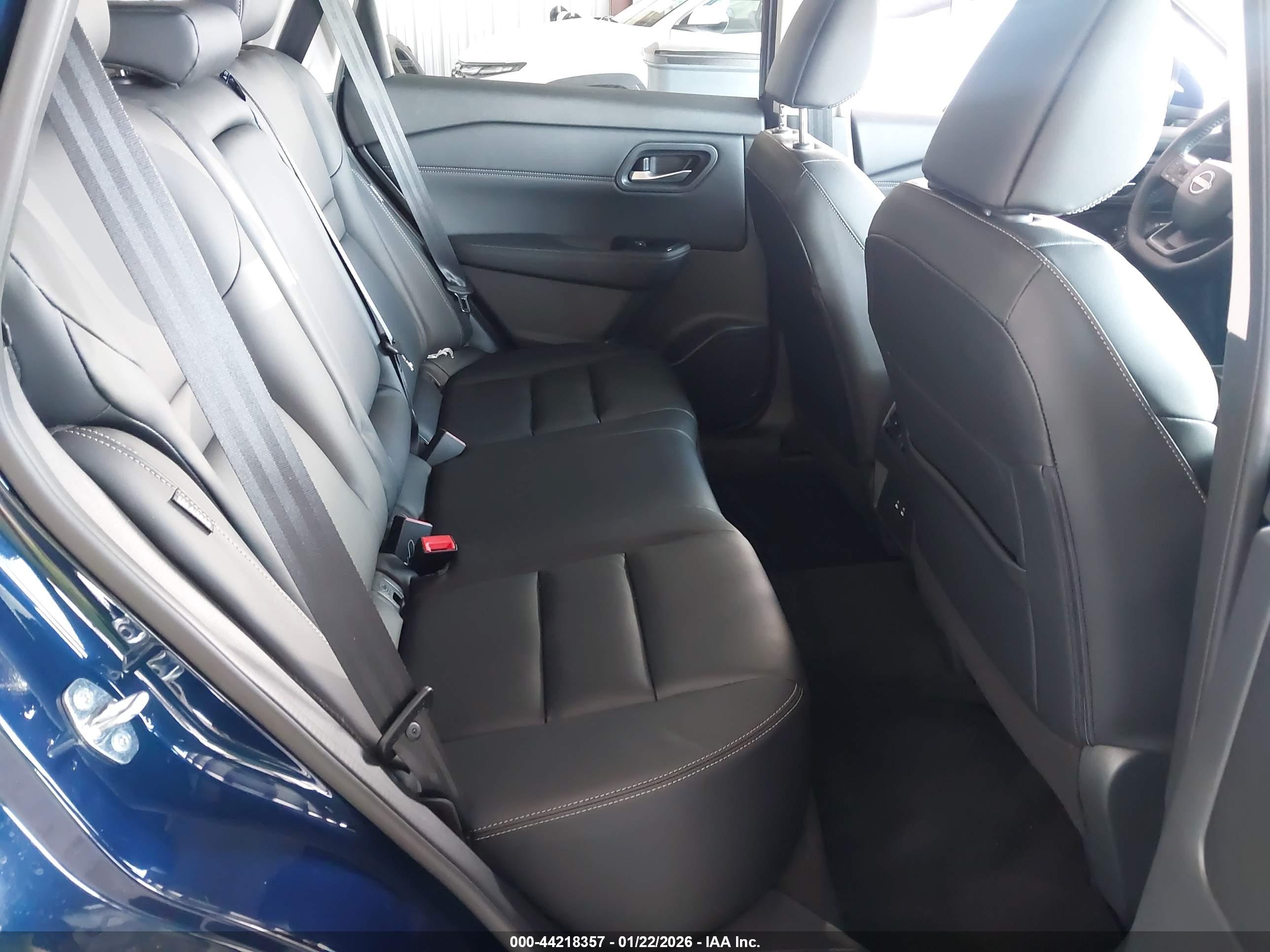 NISSAN ROGUE image 8