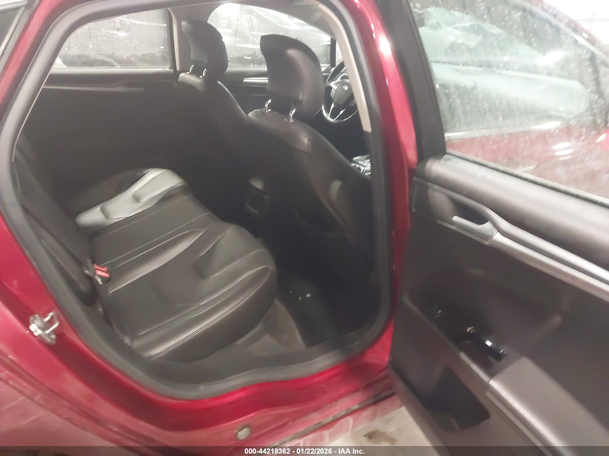 FORD FUSION image 8