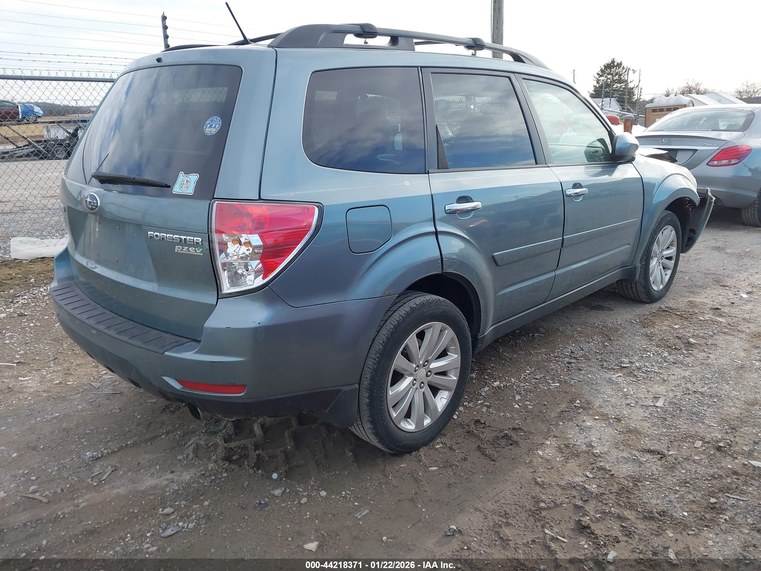 SUBARU FORESTER image 4