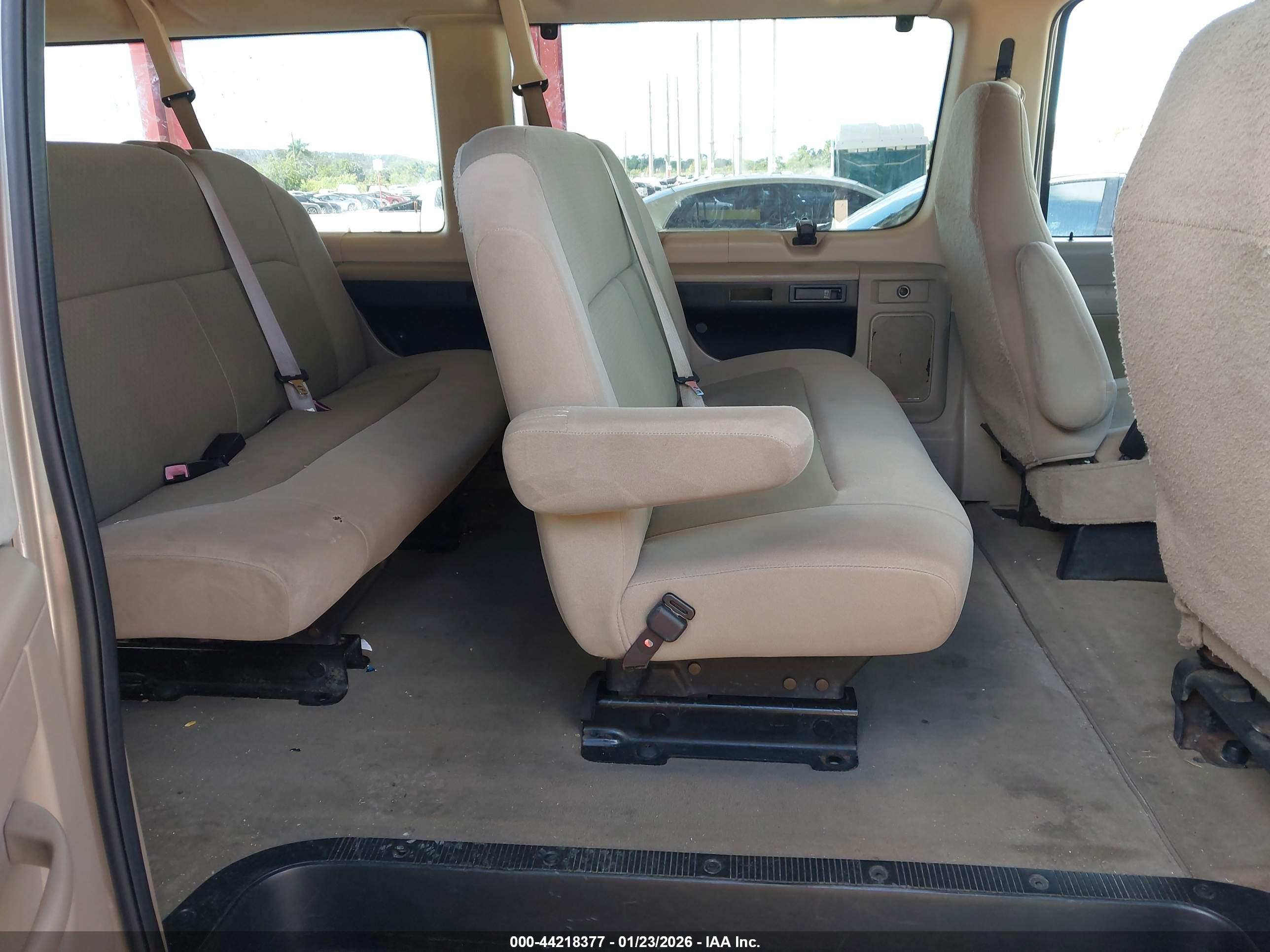 FORD E-350 image 8