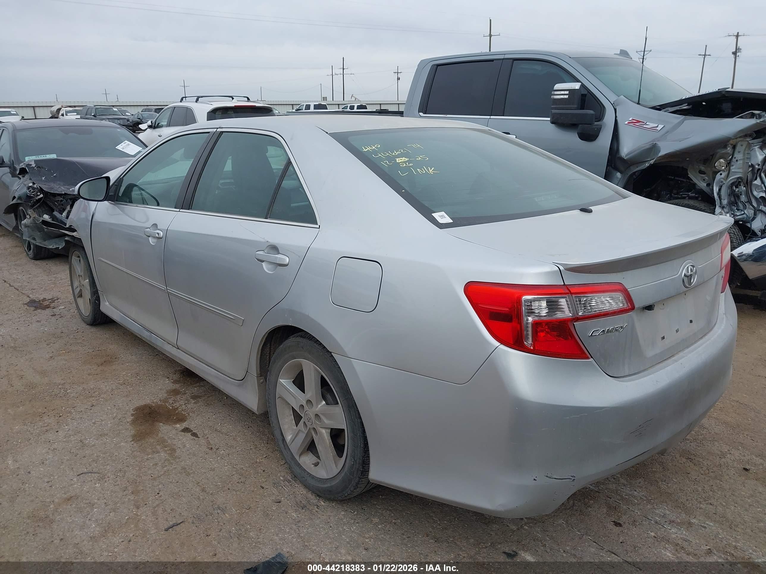 TOYOTA CAMRY image 3