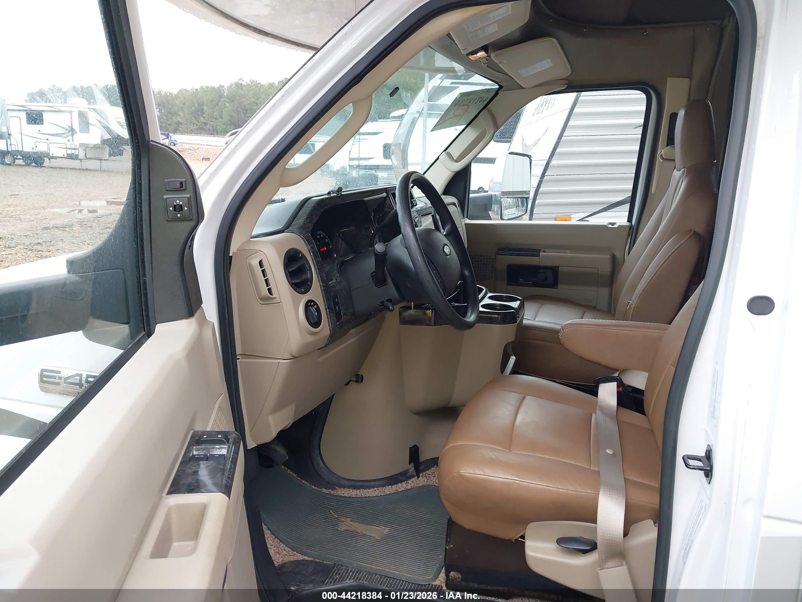 FORD E-450 image 7