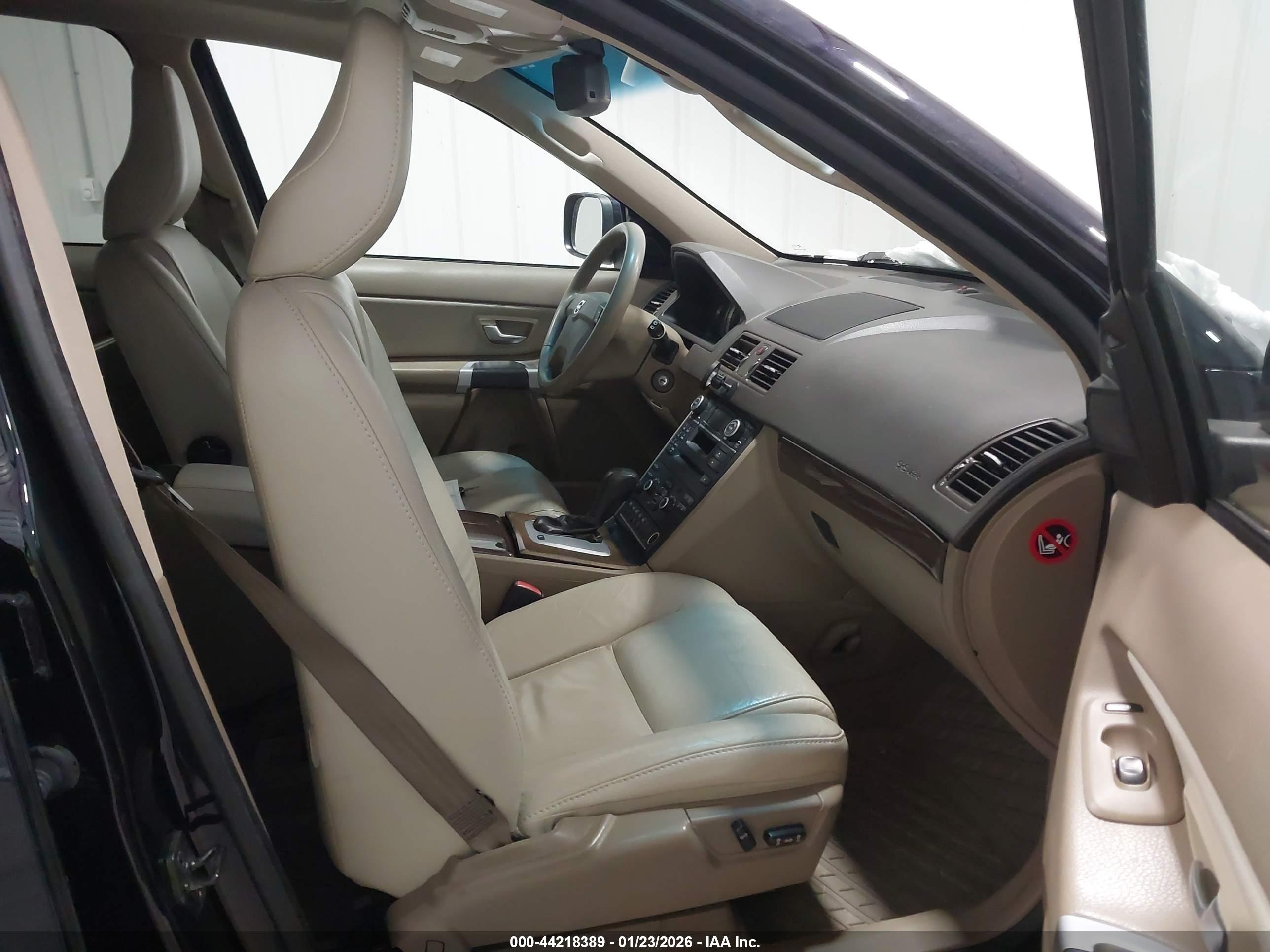 VOLVO XC90 image 5