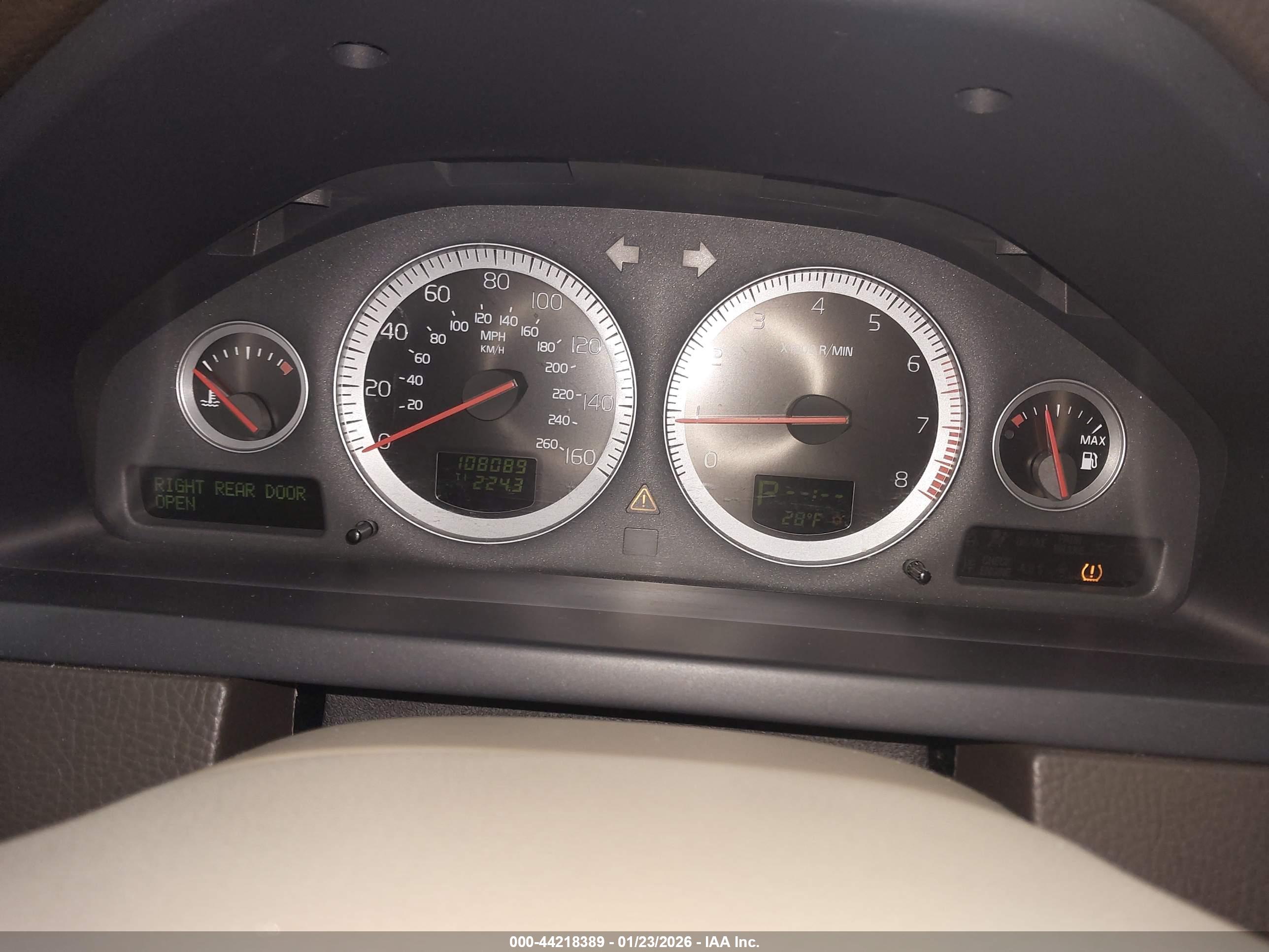 VOLVO XC90 image 7