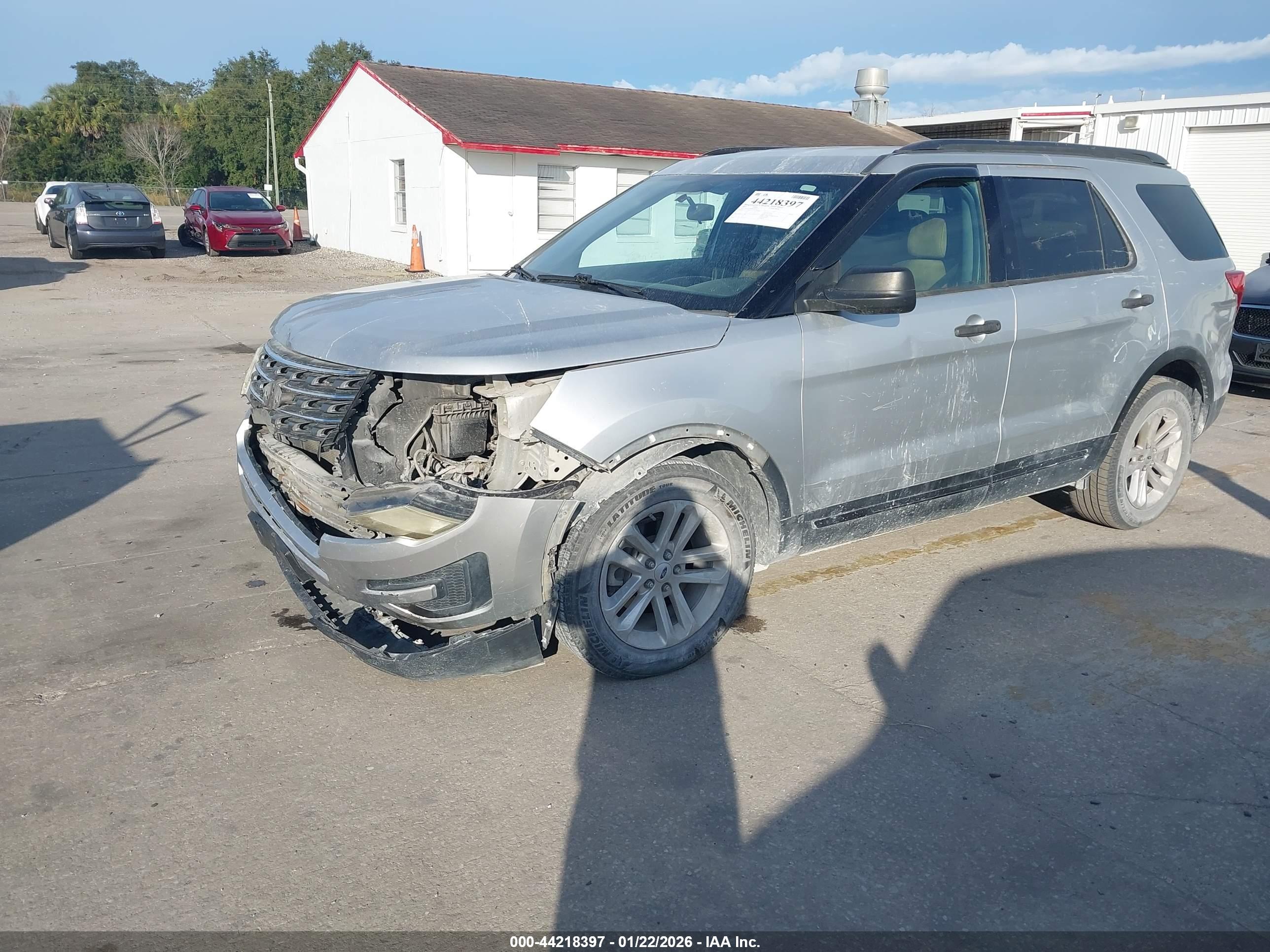 FORD EXPLORER image 2