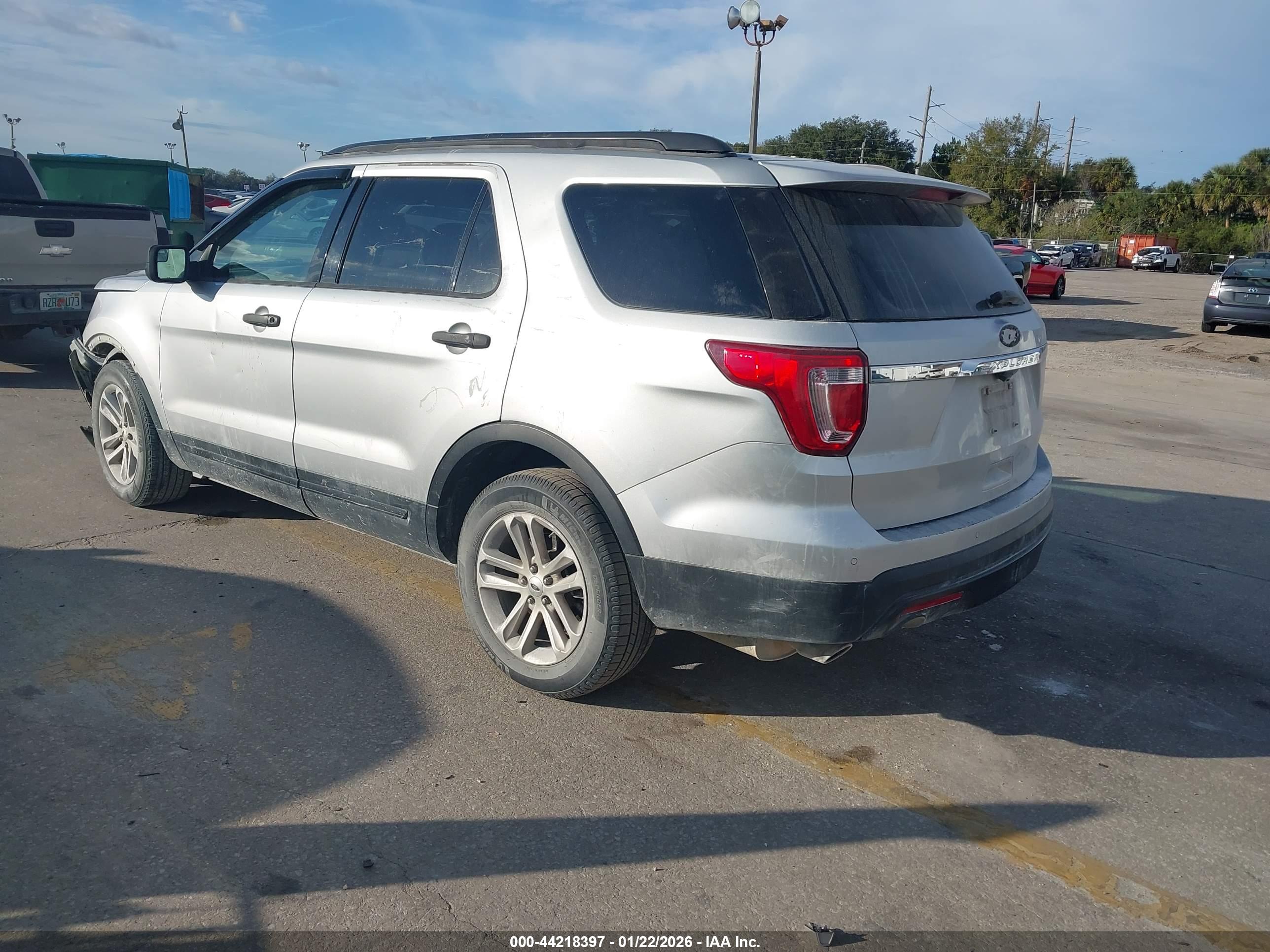 FORD EXPLORER image 3