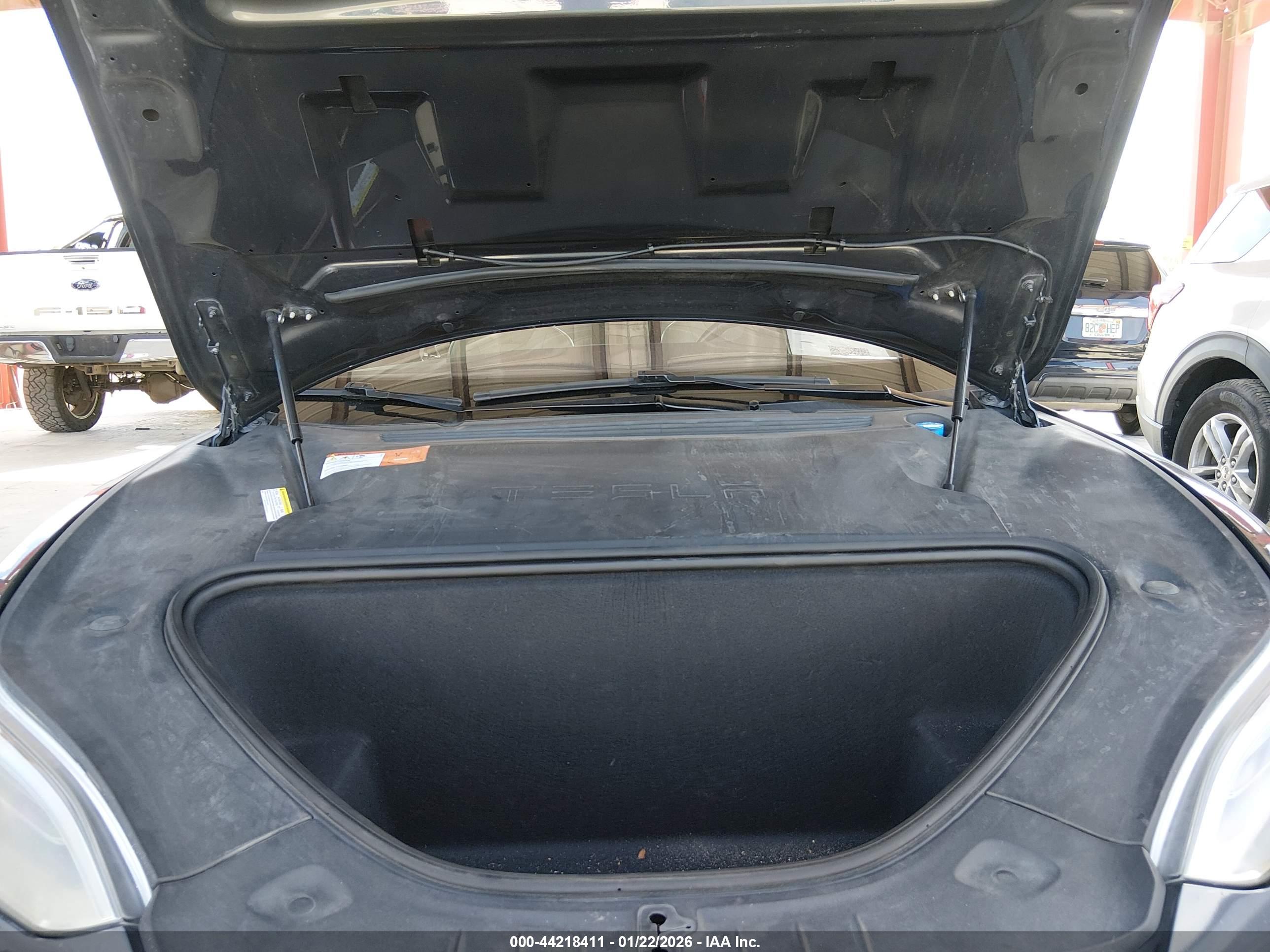 TESLA MODEL image 10